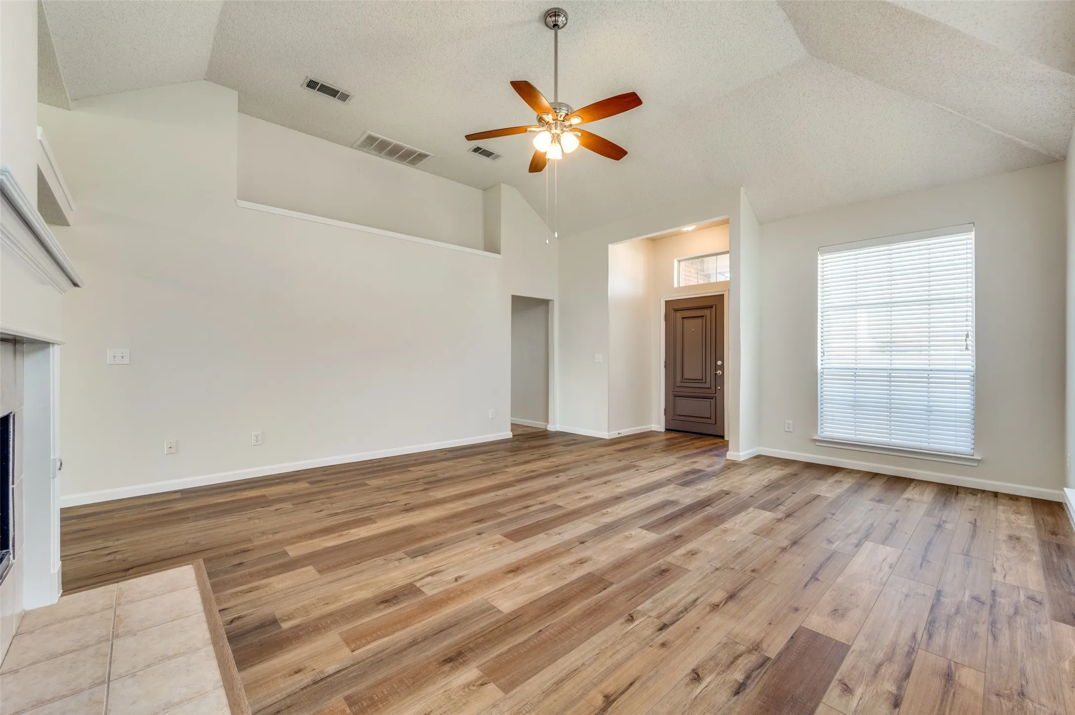Single Family Residence For Rent in Collin County , 10121 Cambridge Drive, Frisco, Texas 75035, 3 Bedroom, 2 Bathroom, 2 Garage spaces, 1,684 Sqft, built in 1996, mls#21401587, Real Estate Agent in Frisco, Homes For Rent in Collin county, Homes For Rent in Frisco, Realtor in Frisco Texas, Real Estate Brokerage Independent Realty Texas, Luminita Cordes Realtor