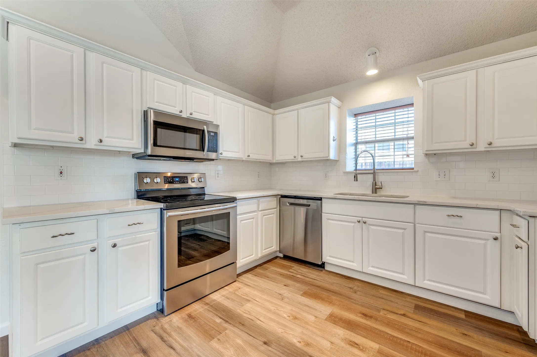 Single Family Residence For Rent in Collin County , 10121 Cambridge Drive, Frisco, Texas 75035, 3 Bedroom, 2 Bathroom, 2 Garage spaces, 1,684 Sqft, built in 1996, mls#21401587, Real Estate Agent in Frisco, Homes For Rent in Collin county, Homes For Rent in Frisco, Realtor in Frisco Texas, Real Estate Brokerage Independent Realty Texas, Luminita Cordes Realtor