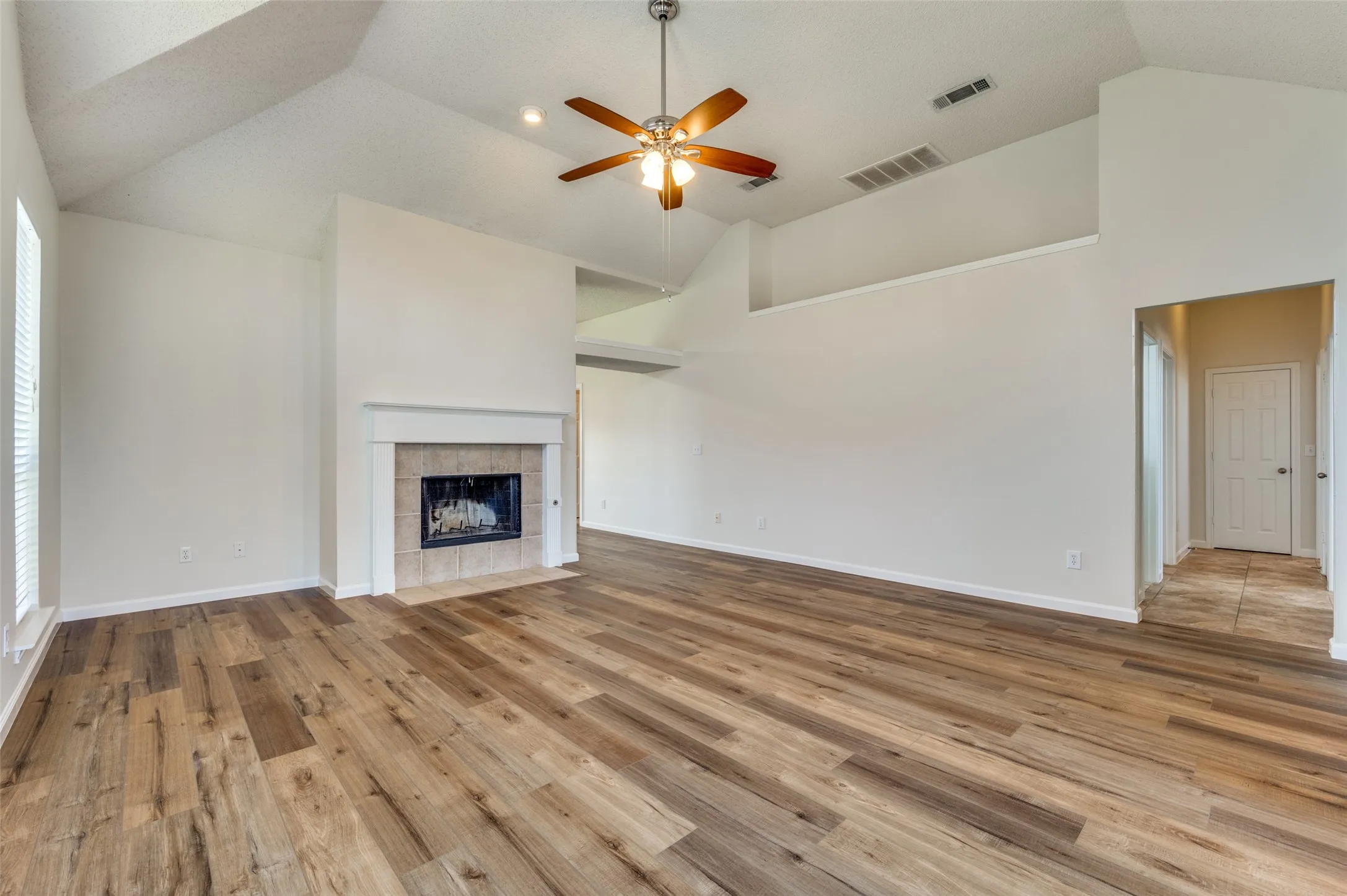 Single Family Residence For Rent in Collin County , 10121 Cambridge Drive, Frisco, Texas 75035, 3 Bedroom, 2 Bathroom, 2 Garage spaces, 1,684 Sqft, built in 1996, mls#21401587, Real Estate Agent in Frisco, Homes For Rent in Collin county, Homes For Rent in Frisco, Realtor in Frisco Texas, Real Estate Brokerage Independent Realty Texas, Luminita Cordes Realtor