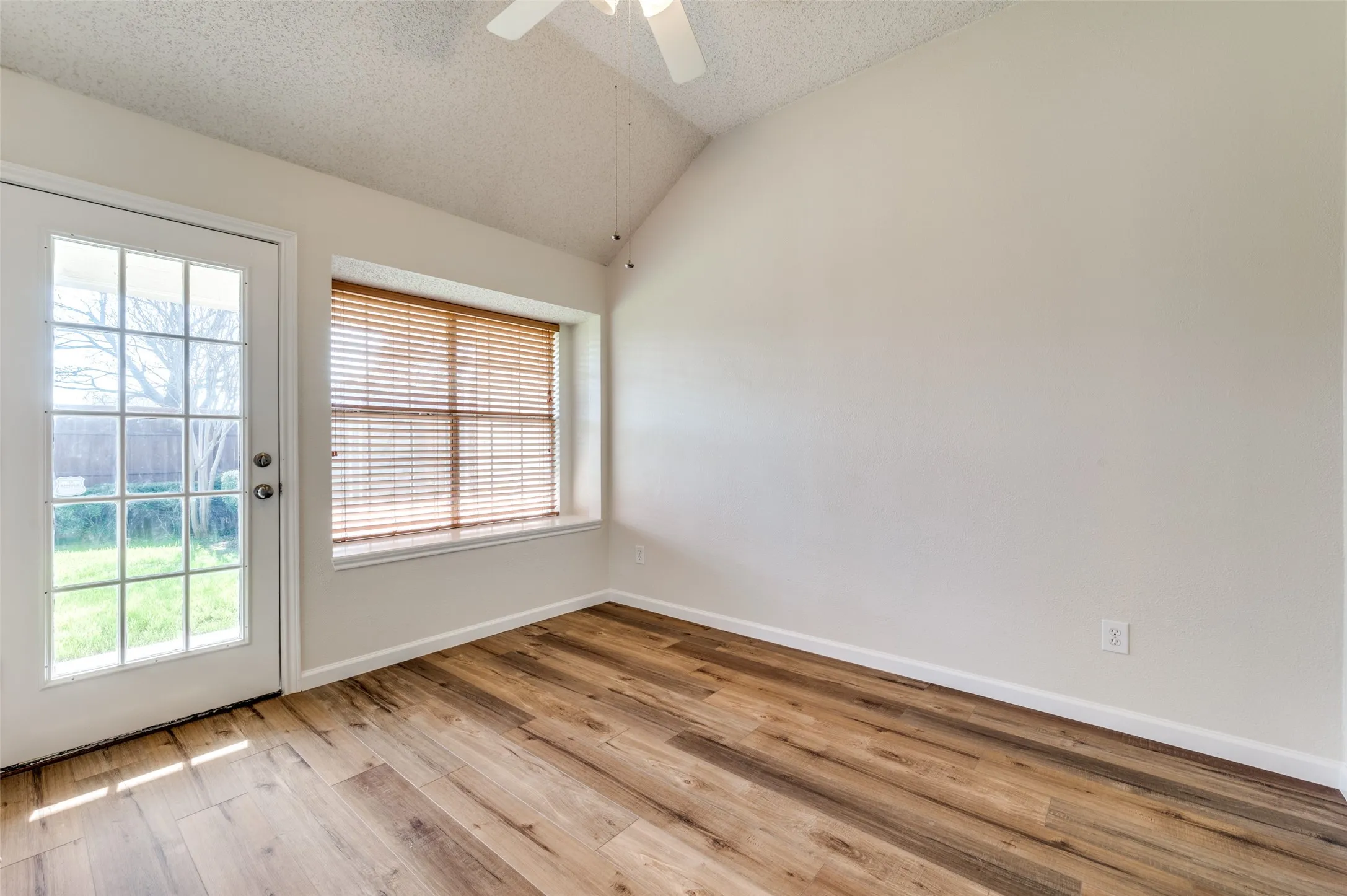 Single Family Residence For Rent in Collin County , 10121 Cambridge Drive, Frisco, Texas 75035, 3 Bedroom, 2 Bathroom, 2 Garage spaces, 1,684 Sqft, built in 1996, mls#21401587, Real Estate Agent in Frisco, Homes For Rent in Collin county, Homes For Rent in Frisco, Realtor in Frisco Texas, Real Estate Brokerage Independent Realty Texas, Luminita Cordes Realtor
