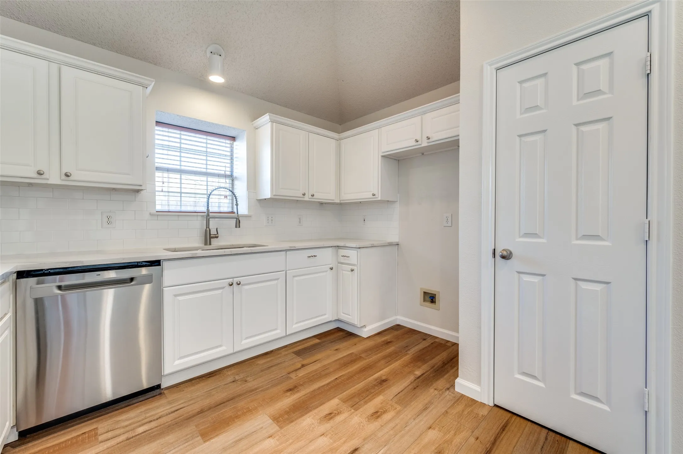 Single Family Residence For Rent in Collin County , 10121 Cambridge Drive, Frisco, Texas 75035, 3 Bedroom, 2 Bathroom, 2 Garage spaces, 1,684 Sqft, built in 1996, mls#21401587, Real Estate Agent in Frisco, Homes For Rent in Collin county, Homes For Rent in Frisco, Realtor in Frisco Texas, Real Estate Brokerage Independent Realty Texas, Luminita Cordes Realtor