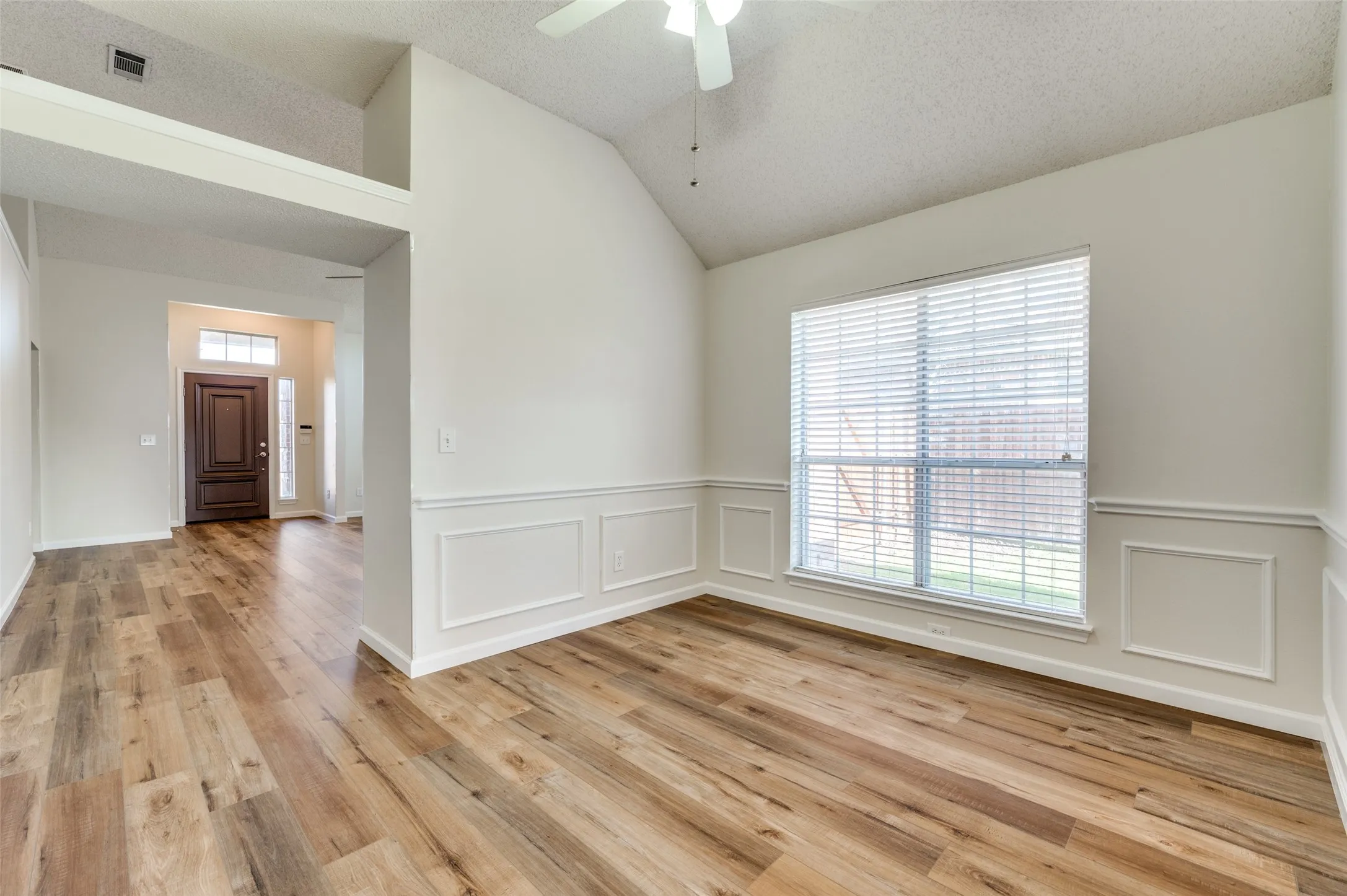 Single Family Residence For Rent in Collin County , 10121 Cambridge Drive, Frisco, Texas 75035, 3 Bedroom, 2 Bathroom, 2 Garage spaces, 1,684 Sqft, built in 1996, mls#21401587, Real Estate Agent in Frisco, Homes For Rent in Collin county, Homes For Rent in Frisco, Realtor in Frisco Texas, Real Estate Brokerage Independent Realty Texas, Luminita Cordes Realtor