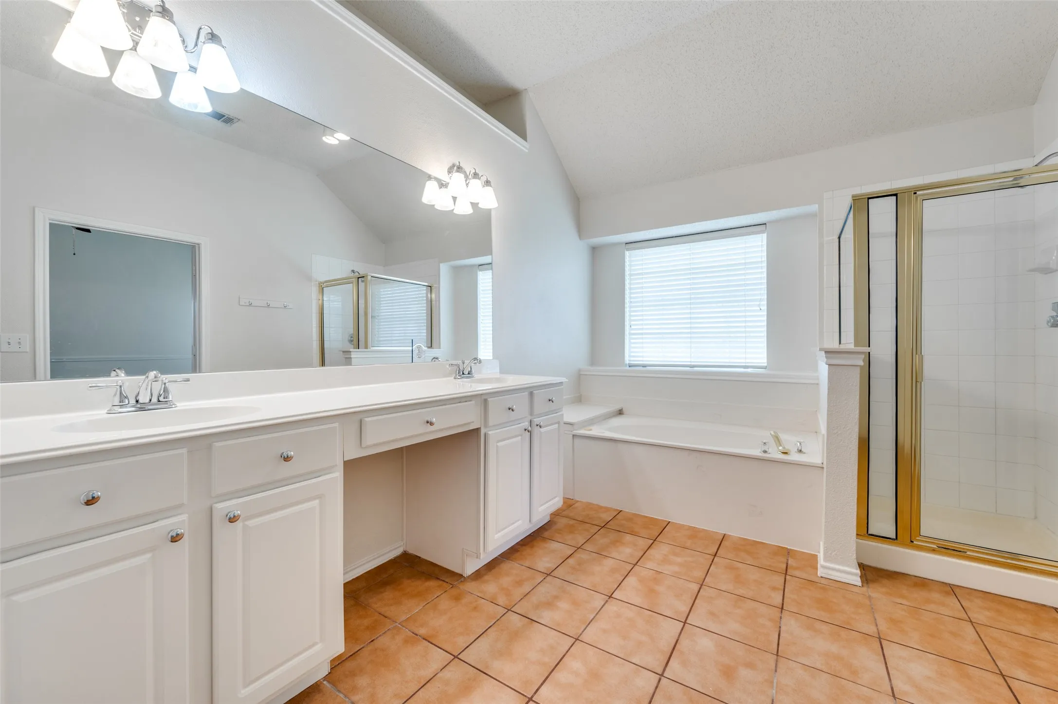 Single Family Residence For Rent in Collin County , 10121 Cambridge Drive, Frisco, Texas 75035, 3 Bedroom, 2 Bathroom, 2 Garage spaces, 1,684 Sqft, built in 1996, mls#21401587, Real Estate Agent in Frisco, Homes For Rent in Collin county, Homes For Rent in Frisco, Realtor in Frisco Texas, Real Estate Brokerage Independent Realty Texas, Luminita Cordes Realtor