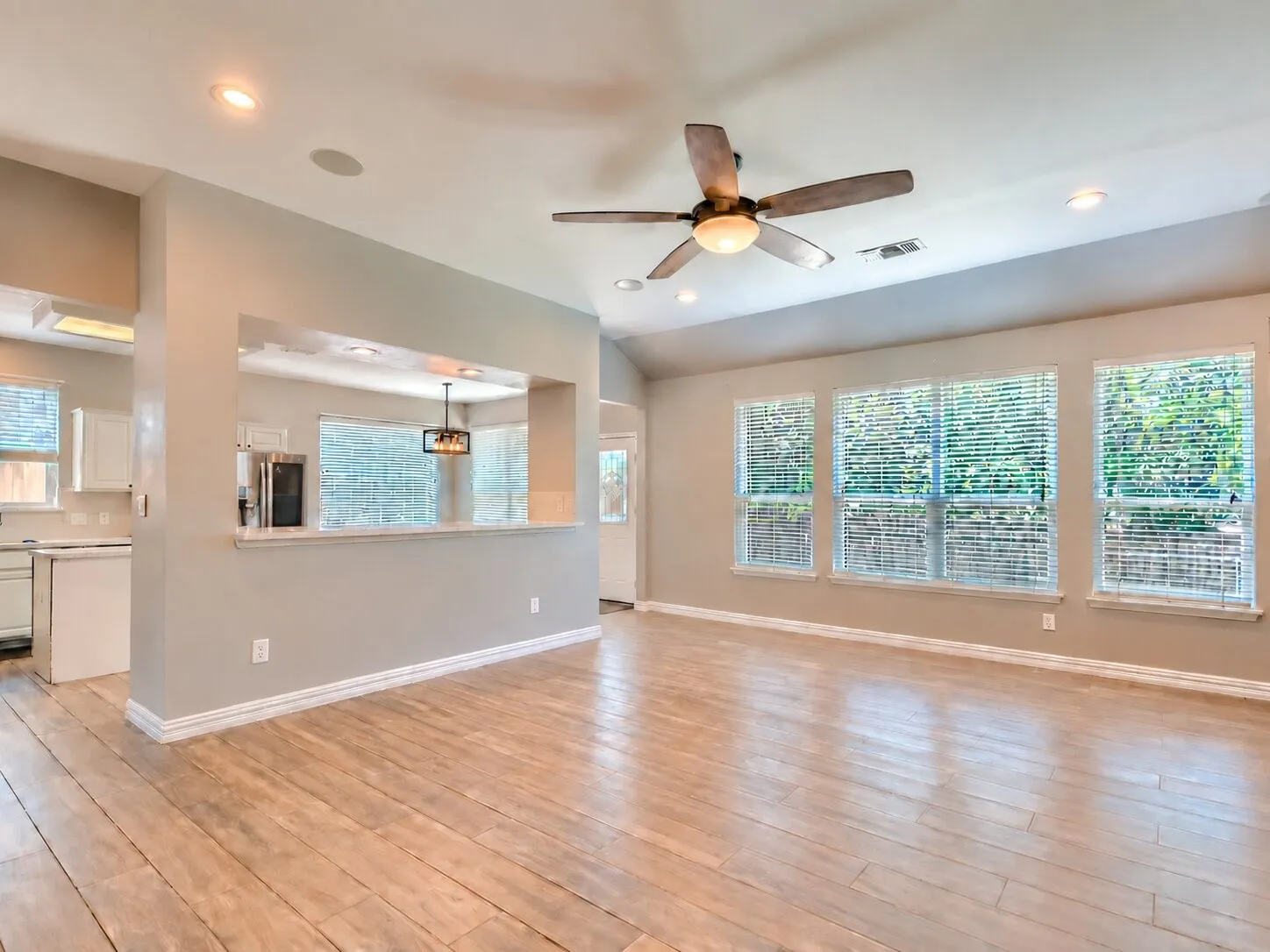 Single Family Residence For Rent in Denton County , 3103 Topanga Canyon Drive, Corinth, Texas 76210, 3 Bedroom, 2 Bathroom, 2 Garage spaces, 2,044 Sqft, built in 2001, mls#21400126, Real Estate Agent in Corinth, Homes For Rent in Denton county, Homes For Rent in Corinth, Realtor in Corinth Texas, Real Estate Brokerage Independent Realty Texas, Luminita Cordes Realtor