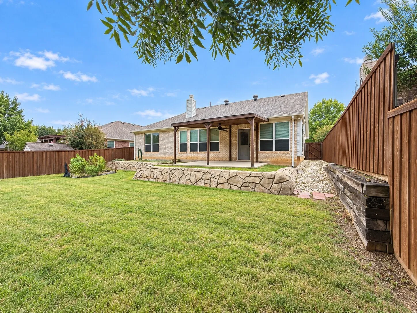 Single Family Residence For Rent in Denton County , 3103 Topanga Canyon Drive, Corinth, Texas 76210, 3 Bedroom, 2 Bathroom, 2 Garage spaces, 2,044 Sqft, built in 2001, mls#21400126, Real Estate Agent in Corinth, Homes For Rent in Denton county, Homes For Rent in Corinth, Realtor in Corinth Texas, Real Estate Brokerage Independent Realty Texas, Luminita Cordes Realtor