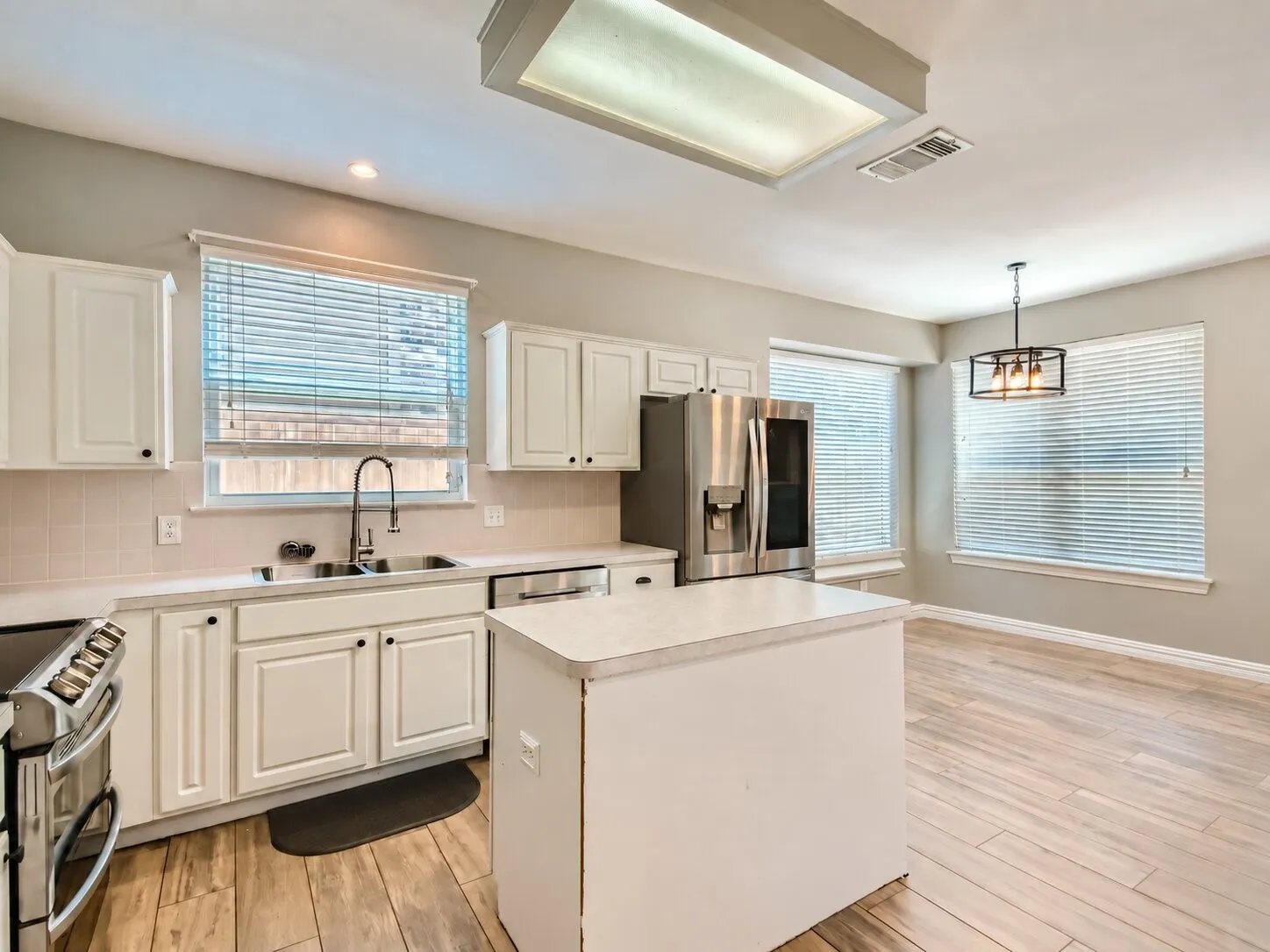 Single Family Residence For Rent in Denton County , 3103 Topanga Canyon Drive, Corinth, Texas 76210, 3 Bedroom, 2 Bathroom, 2 Garage spaces, 2,044 Sqft, built in 2001, mls#21400126, Real Estate Agent in Corinth, Homes For Rent in Denton county, Homes For Rent in Corinth, Realtor in Corinth Texas, Real Estate Brokerage Independent Realty Texas, Luminita Cordes Realtor