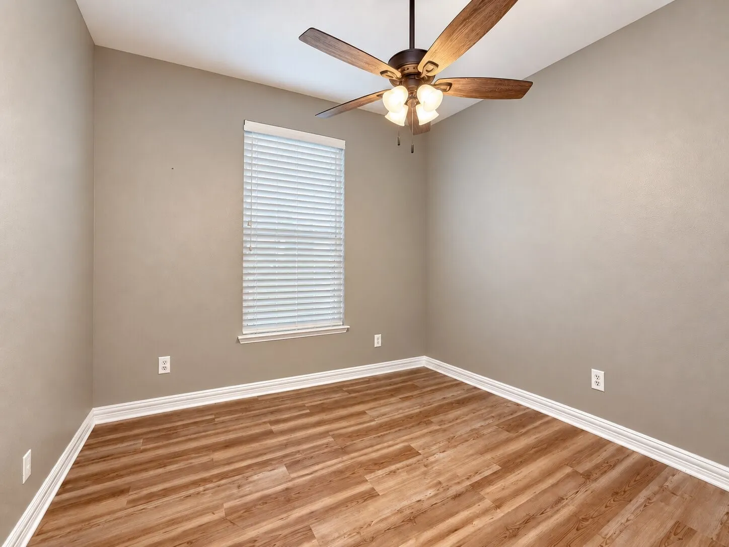 Single Family Residence For Rent in Denton County , 3103 Topanga Canyon Drive, Corinth, Texas 76210, 3 Bedroom, 2 Bathroom, 2 Garage spaces, 2,044 Sqft, built in 2001, mls#21400126, Real Estate Agent in Corinth, Homes For Rent in Denton county, Homes For Rent in Corinth, Realtor in Corinth Texas, Real Estate Brokerage Independent Realty Texas, Luminita Cordes Realtor