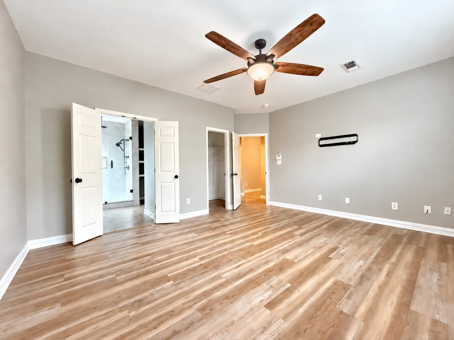 Single Family Residence For Rent in Denton County , 3103 Topanga Canyon Drive, Corinth, Texas 76210, 3 Bedroom, 2 Bathroom, 2 Garage spaces, 2,044 Sqft, built in 2001, mls#21400126, Real Estate Agent in Corinth, Homes For Rent in Denton county, Homes For Rent in Corinth, Realtor in Corinth Texas, Real Estate Brokerage Independent Realty Texas, Luminita Cordes Realtor