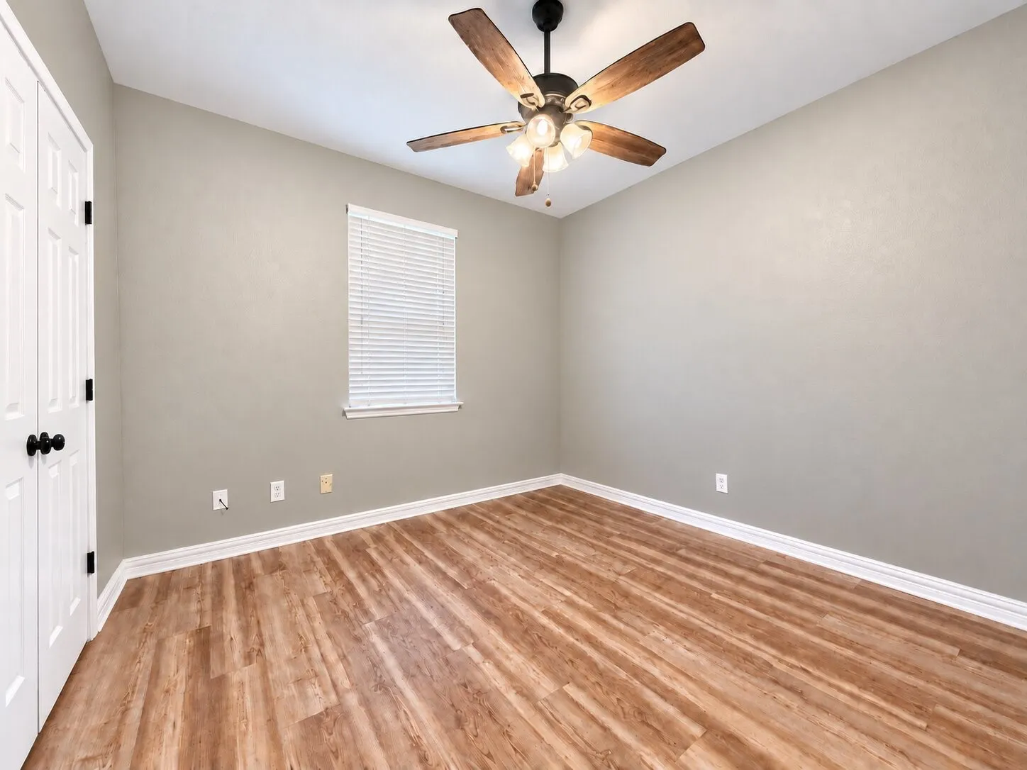Single Family Residence For Rent in Denton County , 3103 Topanga Canyon Drive, Corinth, Texas 76210, 3 Bedroom, 2 Bathroom, 2 Garage spaces, 2,044 Sqft, built in 2001, mls#21400126, Real Estate Agent in Corinth, Homes For Rent in Denton county, Homes For Rent in Corinth, Realtor in Corinth Texas, Real Estate Brokerage Independent Realty Texas, Luminita Cordes Realtor
