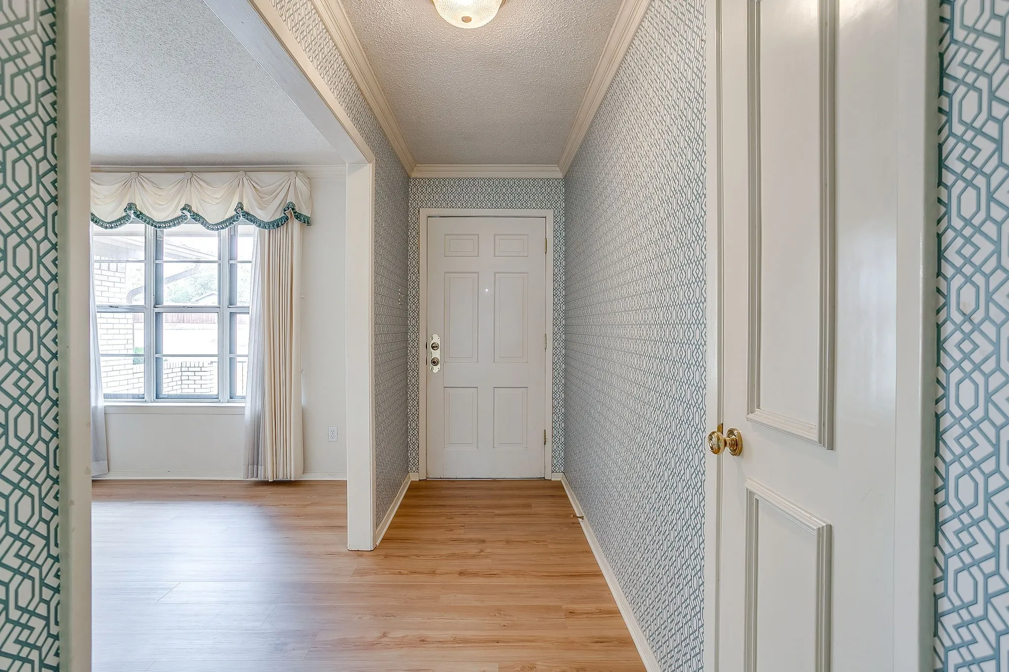 Single Family Residence For Sale in Parker County , 102 Roselawn Drive, Weatherford, Texas 76086, 3 Bedroom, 2 Bathroom, 2 Garage spaces, 2,088 Sqft, built in 1969, mls#21402639, Real Estate Agent in Weatherford, Homes For Sale in Parker county, Homes For Sale in Weatherford, Realtor in Weatherford Texas, Real Estate Brokerage Independent Realty Texas, Luminita Cordes Realtor