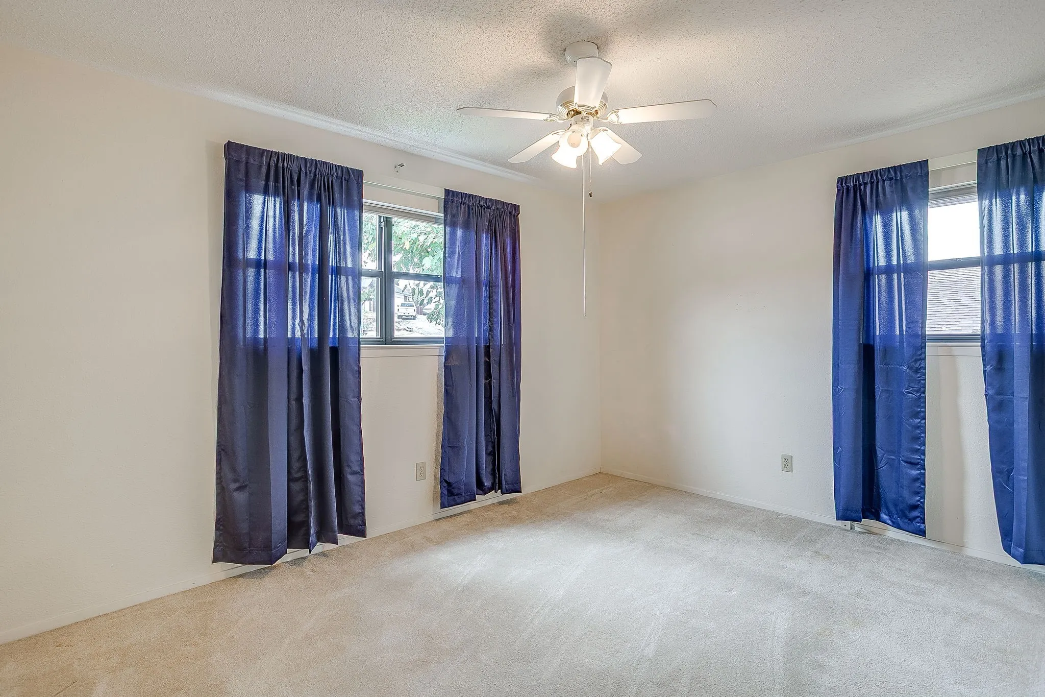 Single Family Residence For Sale in Parker County , 102 Roselawn Drive, Weatherford, Texas 76086, 3 Bedroom, 2 Bathroom, 2 Garage spaces, 2,088 Sqft, built in 1969, mls#21402639, Real Estate Agent in Weatherford, Homes For Sale in Parker county, Homes For Sale in Weatherford, Realtor in Weatherford Texas, Real Estate Brokerage Independent Realty Texas, Luminita Cordes Realtor