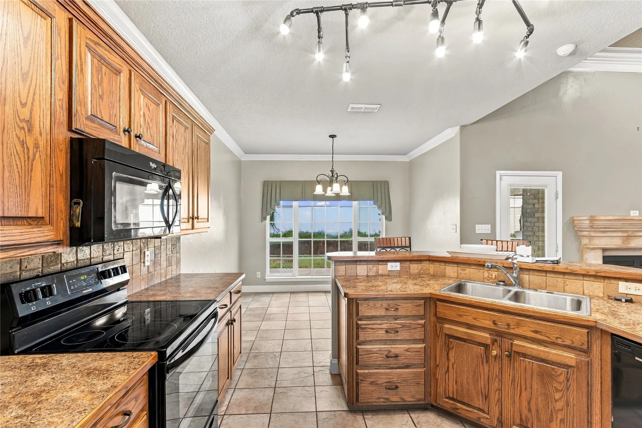 Single Family Residence For Sale in Wise County , 1106 Owl Drive, Decatur, Texas 76234, 3 Bedroom, 2 Bathroom, 2 Garage spaces, 1,819 Sqft, built in 2003, mls#21402647, Real Estate Agent in Decatur, Homes For Sale in Wise county, Homes For Sale in Decatur, Realtor in Decatur Texas, Real Estate Brokerage Independent Realty Texas, Luminita Cordes Realtor