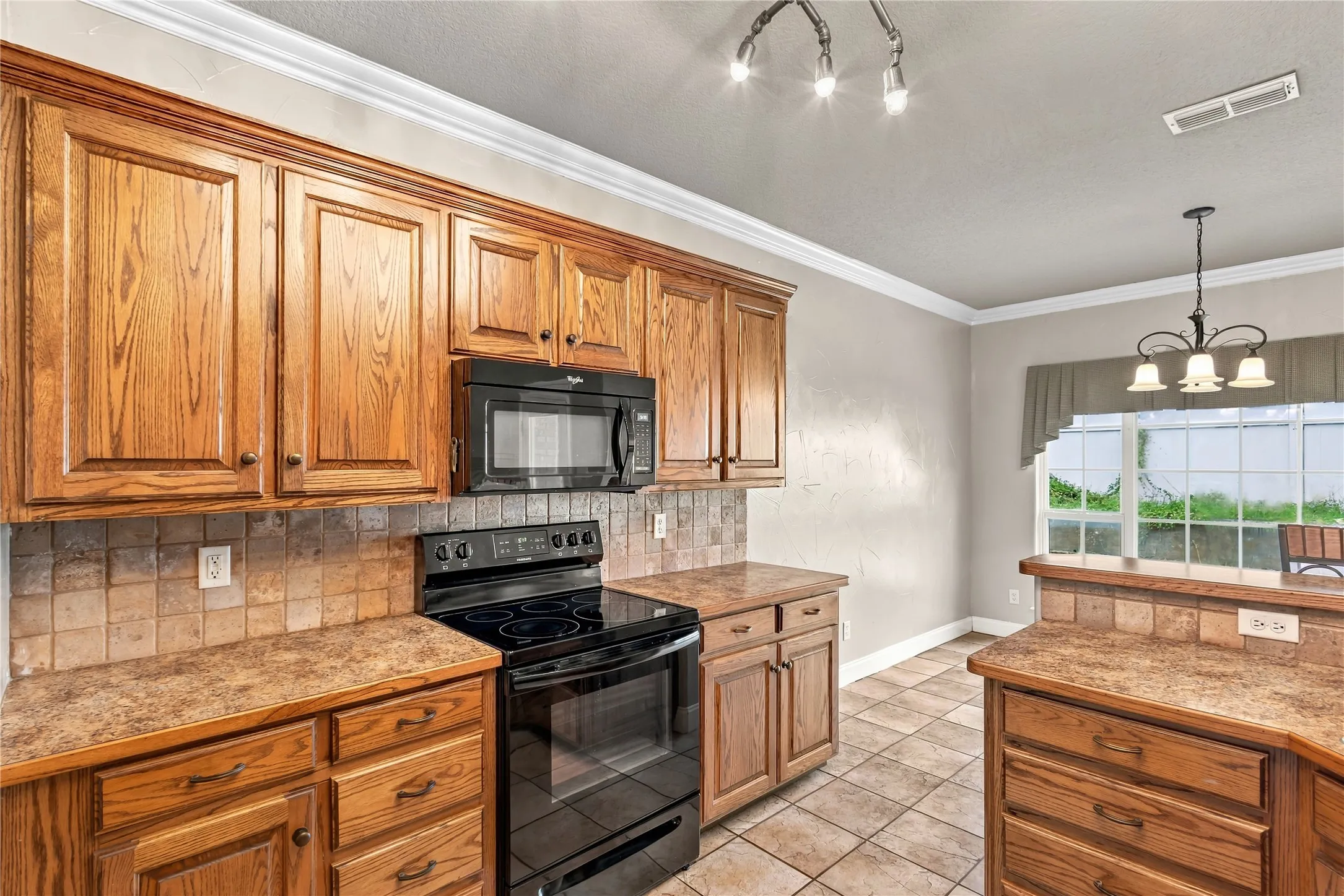 Single Family Residence For Sale in Wise County , 1106 Owl Drive, Decatur, Texas 76234, 3 Bedroom, 2 Bathroom, 2 Garage spaces, 1,819 Sqft, built in 2003, mls#21402647, Real Estate Agent in Decatur, Homes For Sale in Wise county, Homes For Sale in Decatur, Realtor in Decatur Texas, Real Estate Brokerage Independent Realty Texas, Luminita Cordes Realtor