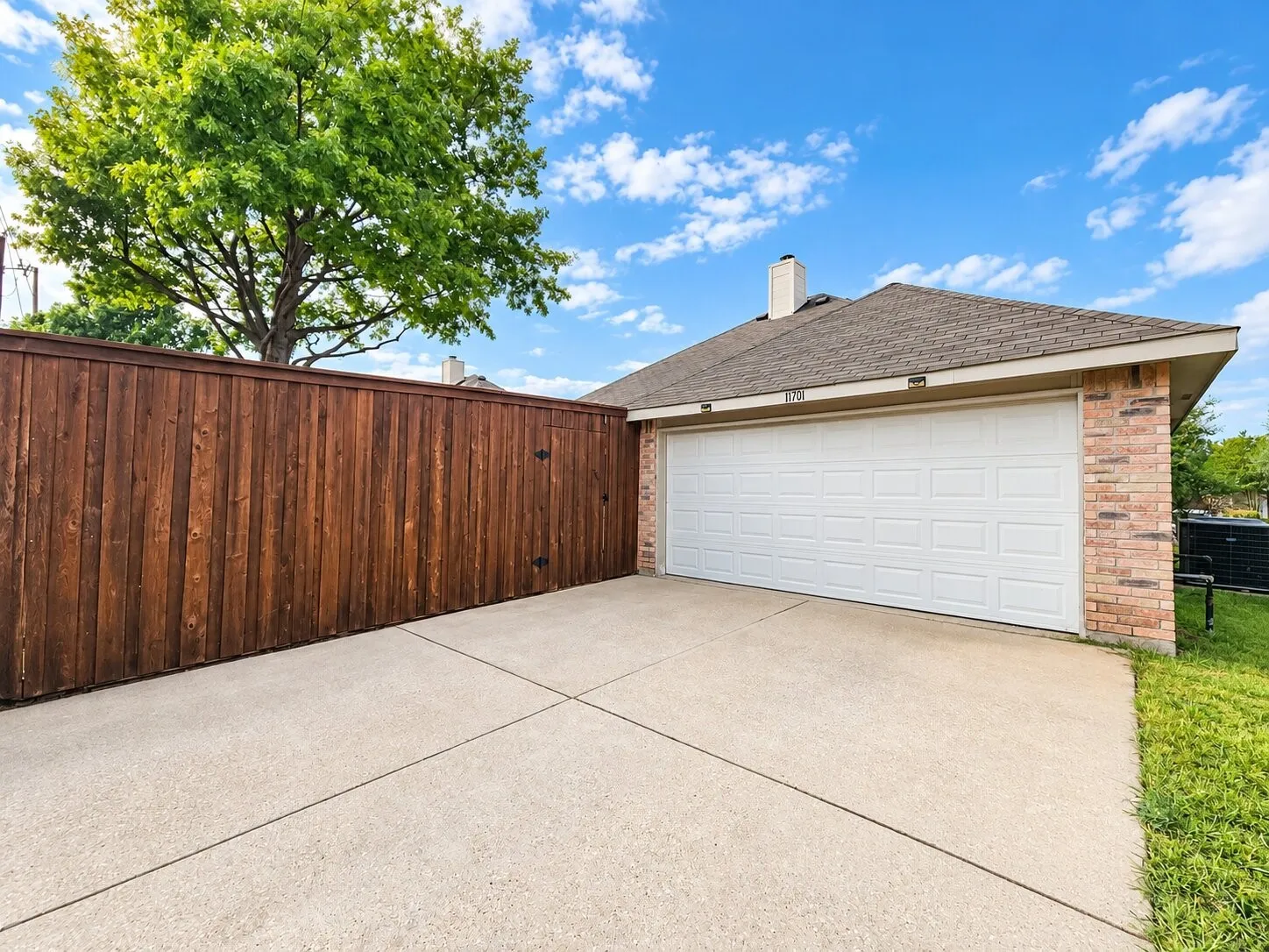 Single Family Residence For Rent in Collin County , 11701 Amber Valley Drive, Frisco, Texas 75035, 3 Bedroom, 2 Bathroom, 2 Garage spaces, 1,860 Sqft, built in 1996, mls#21402655, Real Estate Agent in Frisco, Homes For Rent in Collin county, Homes For Rent in Frisco, Realtor in Frisco Texas, Real Estate Brokerage Independent Realty Texas, Luminita Cordes Realtor