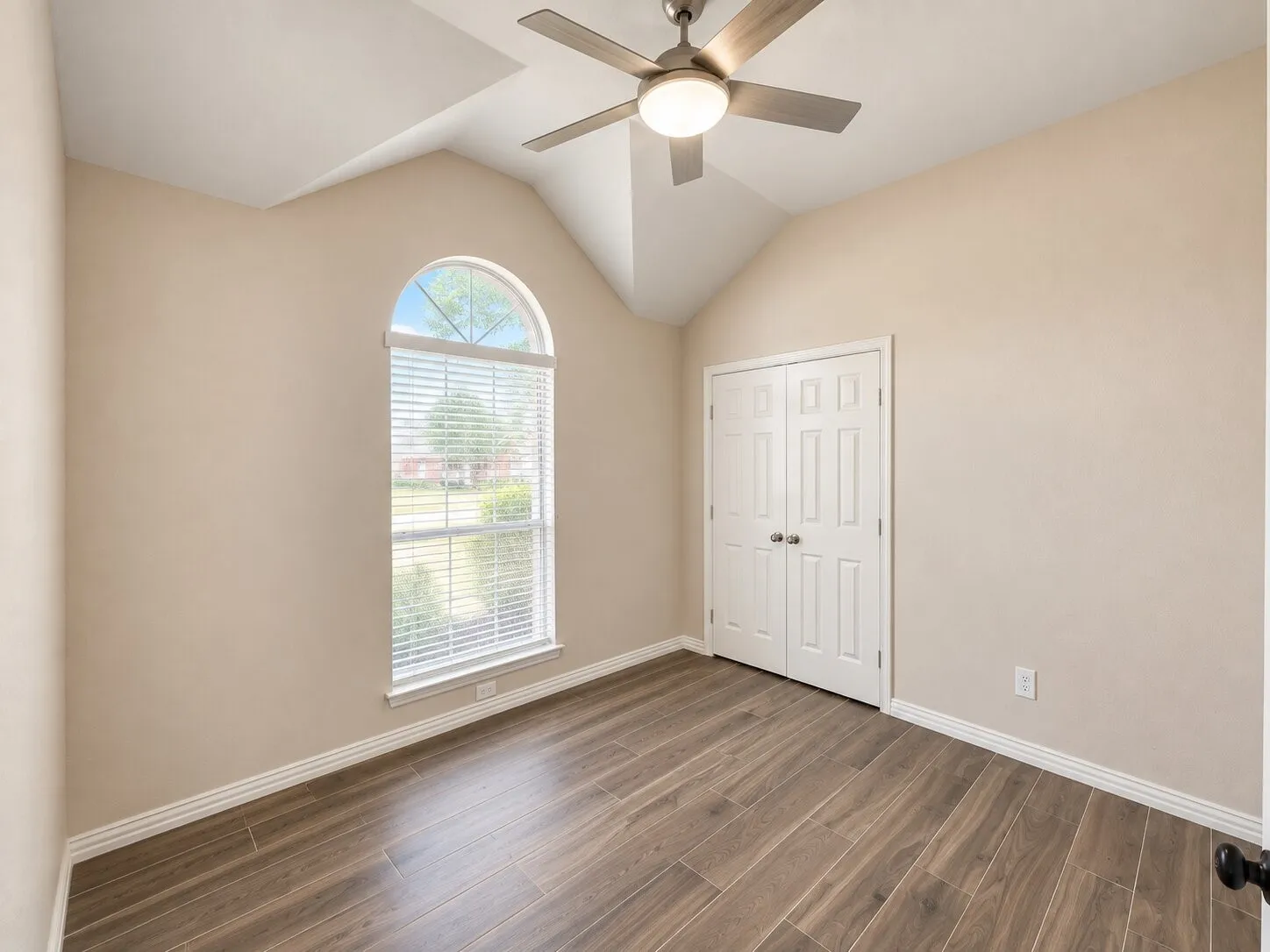 Single Family Residence For Rent in Collin County , 11701 Amber Valley Drive, Frisco, Texas 75035, 3 Bedroom, 2 Bathroom, 2 Garage spaces, 1,860 Sqft, built in 1996, mls#21402655, Real Estate Agent in Frisco, Homes For Rent in Collin county, Homes For Rent in Frisco, Realtor in Frisco Texas, Real Estate Brokerage Independent Realty Texas, Luminita Cordes Realtor