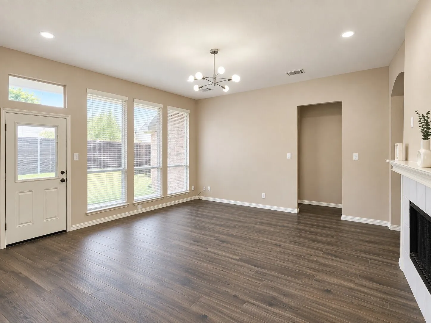 Single Family Residence For Rent in Collin County , 11701 Amber Valley Drive, Frisco, Texas 75035, 3 Bedroom, 2 Bathroom, 2 Garage spaces, 1,860 Sqft, built in 1996, mls#21402655, Real Estate Agent in Frisco, Homes For Rent in Collin county, Homes For Rent in Frisco, Realtor in Frisco Texas, Real Estate Brokerage Independent Realty Texas, Luminita Cordes Realtor