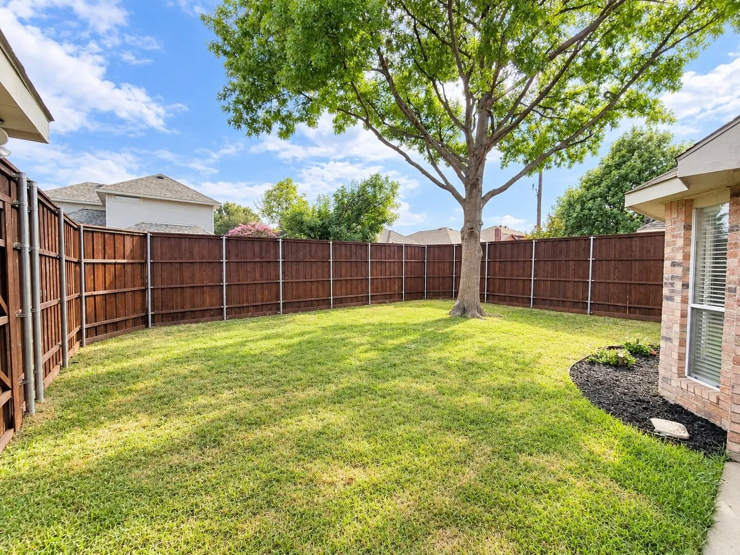 Single Family Residence For Rent in Collin County , 11701 Amber Valley Drive, Frisco, Texas 75035, 3 Bedroom, 2 Bathroom, 2 Garage spaces, 1,860 Sqft, built in 1996, mls#21402655, Real Estate Agent in Frisco, Homes For Rent in Collin county, Homes For Rent in Frisco, Realtor in Frisco Texas, Real Estate Brokerage Independent Realty Texas, Luminita Cordes Realtor