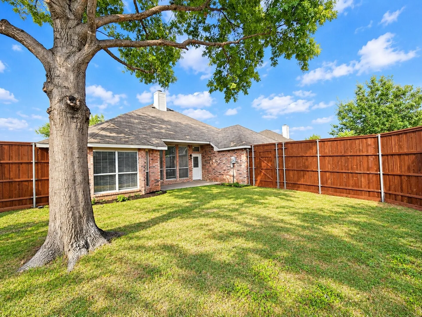 Single Family Residence For Rent in Collin County , 11701 Amber Valley Drive, Frisco, Texas 75035, 3 Bedroom, 2 Bathroom, 2 Garage spaces, 1,860 Sqft, built in 1996, mls#21402655, Real Estate Agent in Frisco, Homes For Rent in Collin county, Homes For Rent in Frisco, Realtor in Frisco Texas, Real Estate Brokerage Independent Realty Texas, Luminita Cordes Realtor