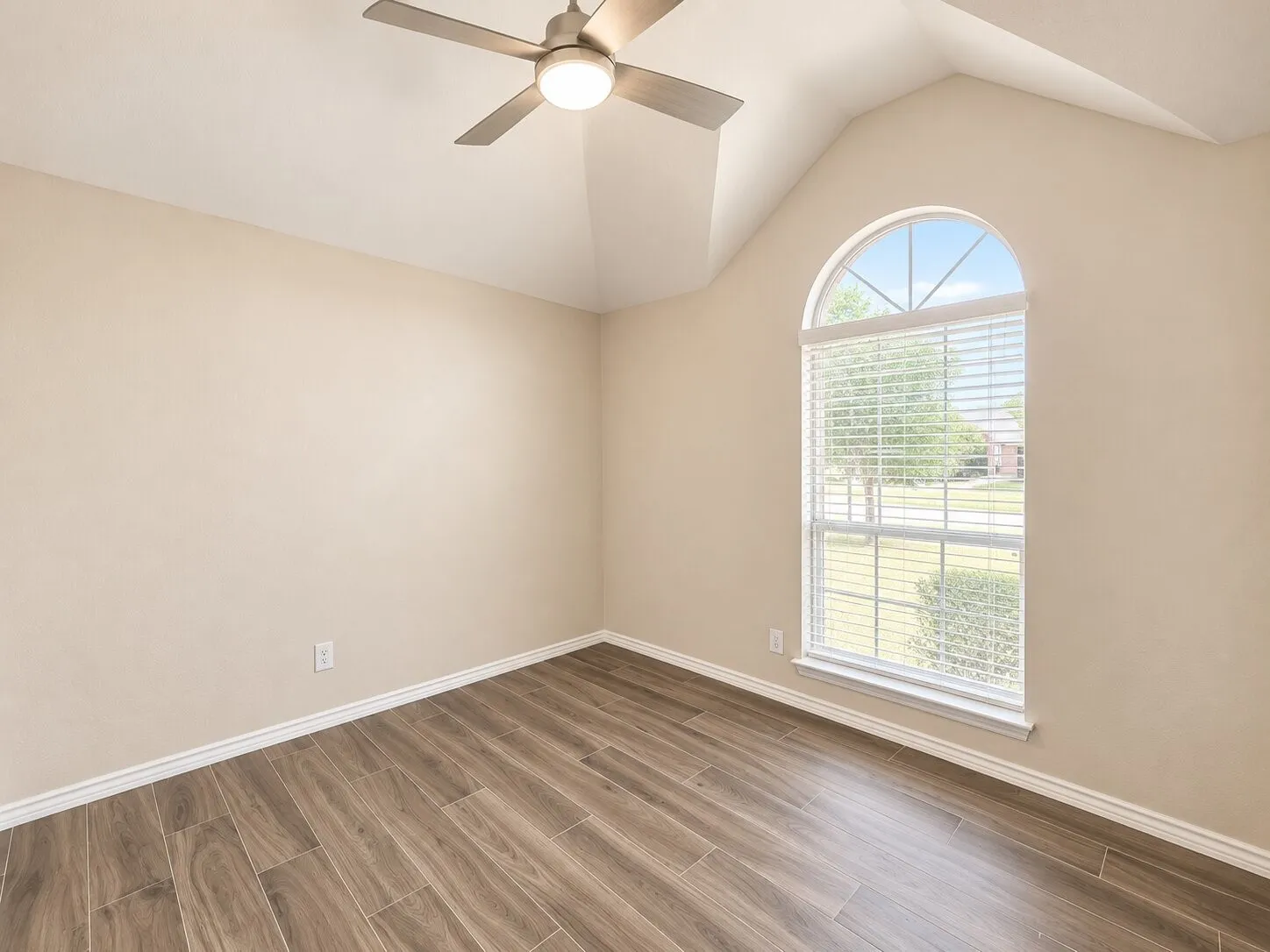 Single Family Residence For Rent in Collin County , 11701 Amber Valley Drive, Frisco, Texas 75035, 3 Bedroom, 2 Bathroom, 2 Garage spaces, 1,860 Sqft, built in 1996, mls#21402655, Real Estate Agent in Frisco, Homes For Rent in Collin county, Homes For Rent in Frisco, Realtor in Frisco Texas, Real Estate Brokerage Independent Realty Texas, Luminita Cordes Realtor