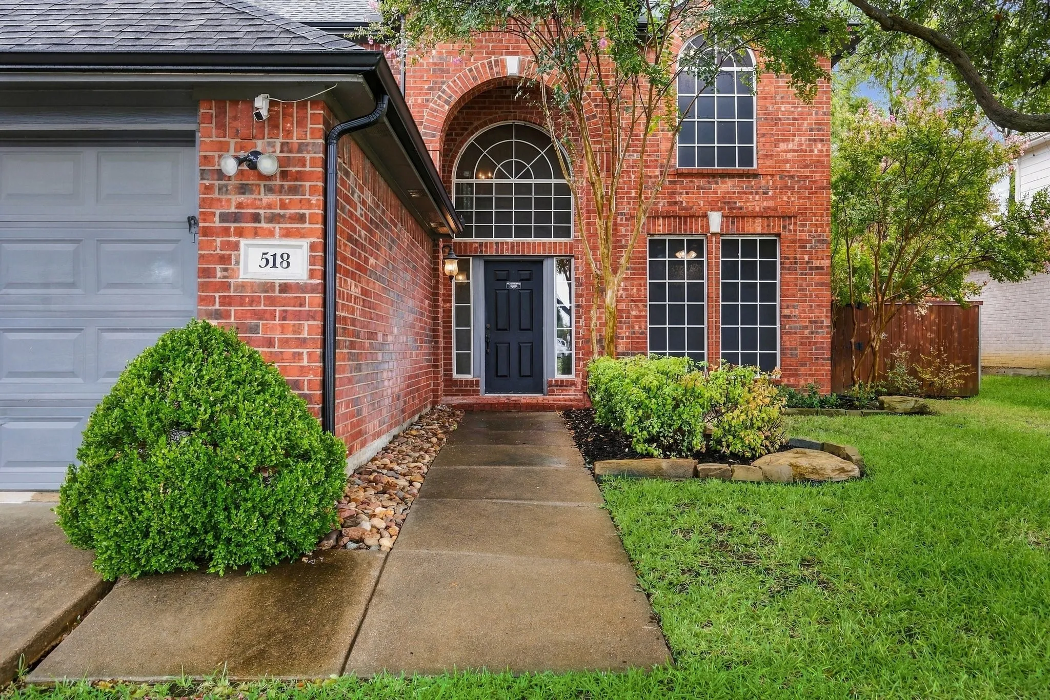 Single Family Residence For Sale in Denton County , 518 Briaroaks Drive, Lake Dallas, Texas 75065, 4 Bedroom, 3 Bathroom, 2 Garage spaces, 2,370 Sqft, built in 2000, mls#21402616, Real Estate Agent in Lake Dallas, Homes For Sale in Denton county, Homes For Sale in Lake Dallas, Realtor in Lake Dallas Texas, Real Estate Brokerage Independent Realty Texas, Luminita Cordes Realtor
