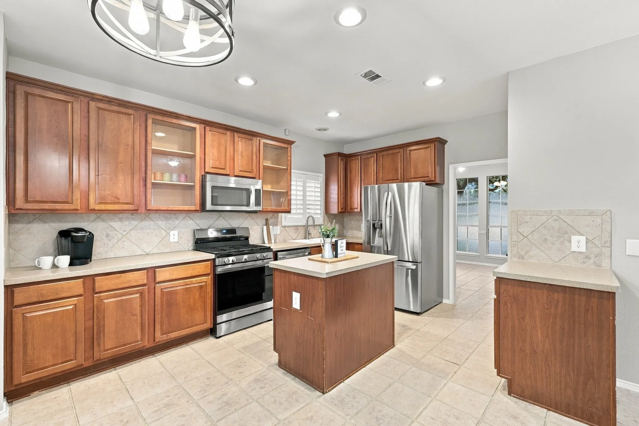 Single Family Residence For Sale in Denton County , 518 Briaroaks Drive, Lake Dallas, Texas 75065, 4 Bedroom, 3 Bathroom, 2 Garage spaces, 2,370 Sqft, built in 2000, mls#21402616, Real Estate Agent in Lake Dallas, Homes For Sale in Denton county, Homes For Sale in Lake Dallas, Realtor in Lake Dallas Texas, Real Estate Brokerage Independent Realty Texas, Luminita Cordes Realtor
