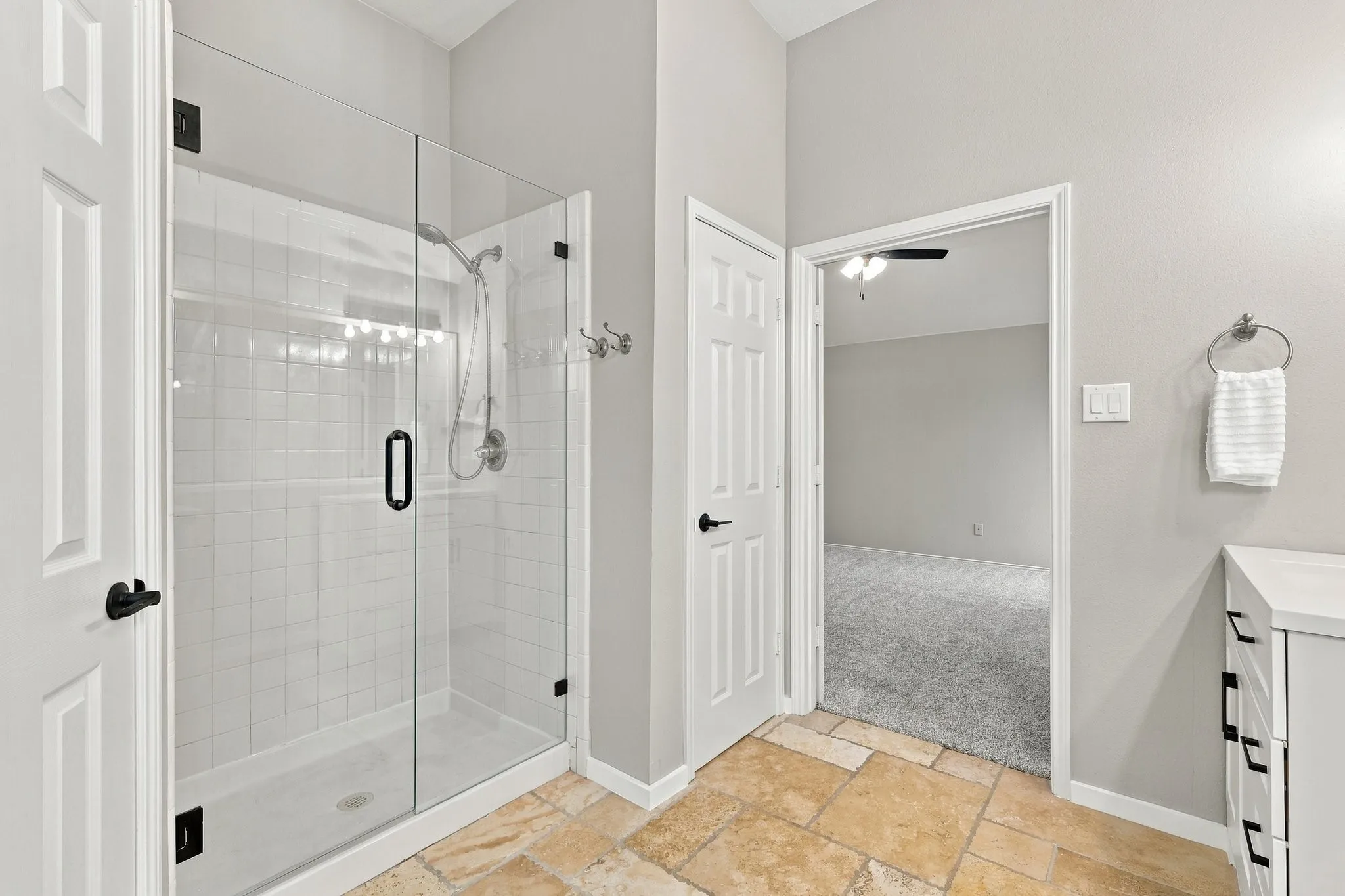 Single Family Residence For Sale in Denton County , 518 Briaroaks Drive, Lake Dallas, Texas 75065, 4 Bedroom, 3 Bathroom, 2 Garage spaces, 2,370 Sqft, built in 2000, mls#21402616, Real Estate Agent in Lake Dallas, Homes For Sale in Denton county, Homes For Sale in Lake Dallas, Realtor in Lake Dallas Texas, Real Estate Brokerage Independent Realty Texas, Luminita Cordes Realtor
