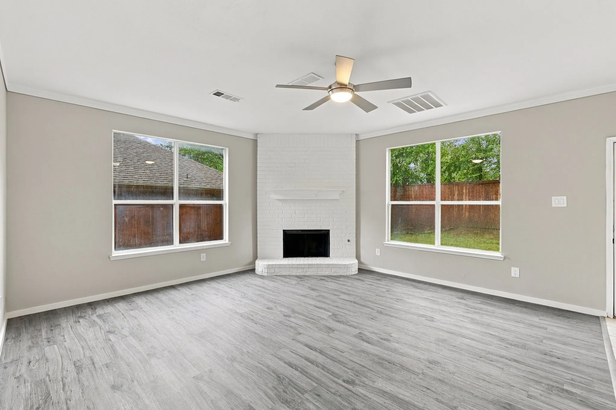 Single Family Residence For Sale in Denton County , 518 Briaroaks Drive, Lake Dallas, Texas 75065, 4 Bedroom, 3 Bathroom, 2 Garage spaces, 2,370 Sqft, built in 2000, mls#21402616, Real Estate Agent in Lake Dallas, Homes For Sale in Denton county, Homes For Sale in Lake Dallas, Realtor in Lake Dallas Texas, Real Estate Brokerage Independent Realty Texas, Luminita Cordes Realtor