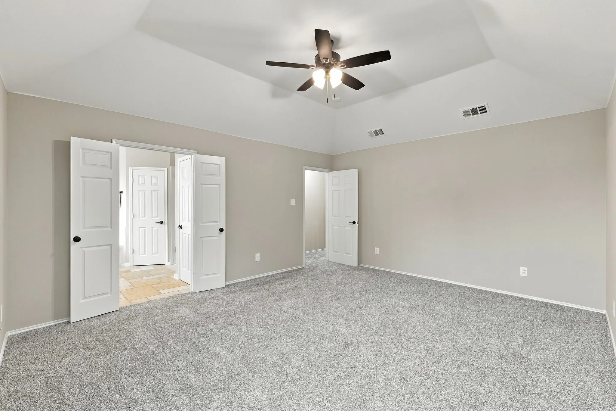 Single Family Residence For Sale in Denton County , 518 Briaroaks Drive, Lake Dallas, Texas 75065, 4 Bedroom, 3 Bathroom, 2 Garage spaces, 2,370 Sqft, built in 2000, mls#21402616, Real Estate Agent in Lake Dallas, Homes For Sale in Denton county, Homes For Sale in Lake Dallas, Realtor in Lake Dallas Texas, Real Estate Brokerage Independent Realty Texas, Luminita Cordes Realtor