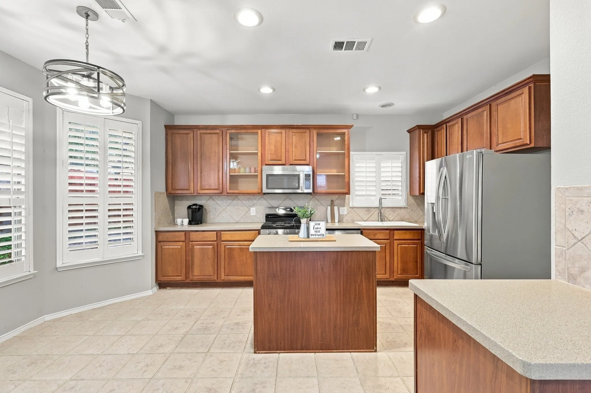 Single Family Residence For Sale in Denton County , 518 Briaroaks Drive, Lake Dallas, Texas 75065, 4 Bedroom, 3 Bathroom, 2 Garage spaces, 2,370 Sqft, built in 2000, mls#21402616, Real Estate Agent in Lake Dallas, Homes For Sale in Denton county, Homes For Sale in Lake Dallas, Realtor in Lake Dallas Texas, Real Estate Brokerage Independent Realty Texas, Luminita Cordes Realtor