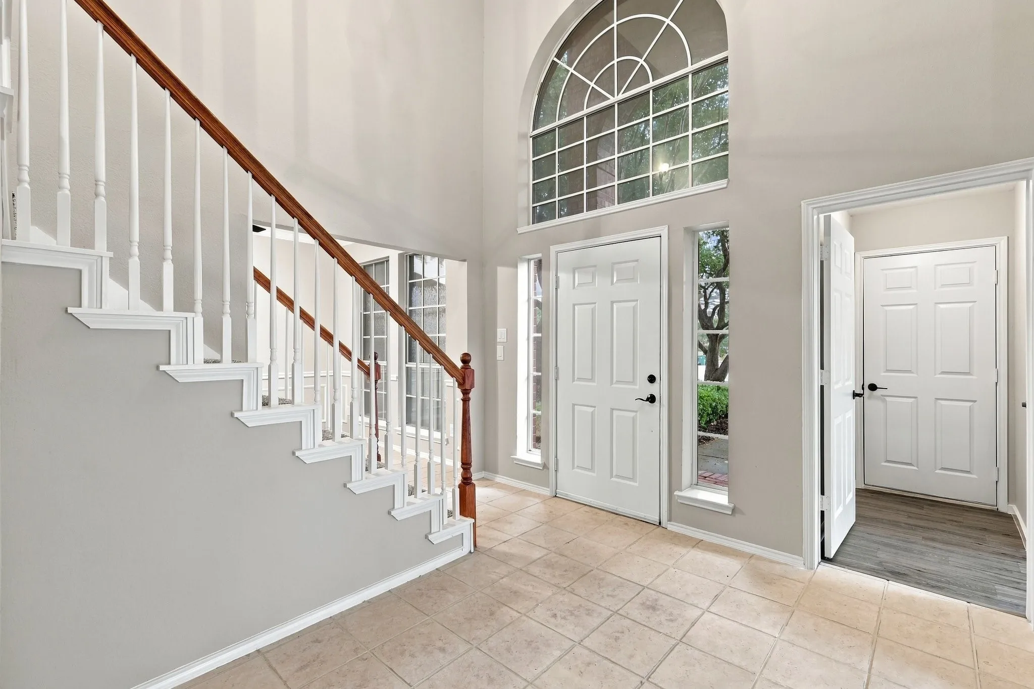 Single Family Residence For Sale in Denton County , 518 Briaroaks Drive, Lake Dallas, Texas 75065, 4 Bedroom, 3 Bathroom, 2 Garage spaces, 2,370 Sqft, built in 2000, mls#21402616, Real Estate Agent in Lake Dallas, Homes For Sale in Denton county, Homes For Sale in Lake Dallas, Realtor in Lake Dallas Texas, Real Estate Brokerage Independent Realty Texas, Luminita Cordes Realtor
