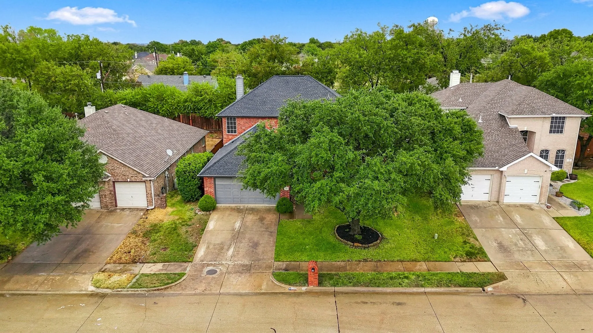 Single Family Residence For Sale in Denton County , 518 Briaroaks Drive, Lake Dallas, Texas 75065, 4 Bedroom, 3 Bathroom, 2 Garage spaces, 2,370 Sqft, built in 2000, mls#21402616, Real Estate Agent in Lake Dallas, Homes For Sale in Denton county, Homes For Sale in Lake Dallas, Realtor in Lake Dallas Texas, Real Estate Brokerage Independent Realty Texas, Luminita Cordes Realtor
