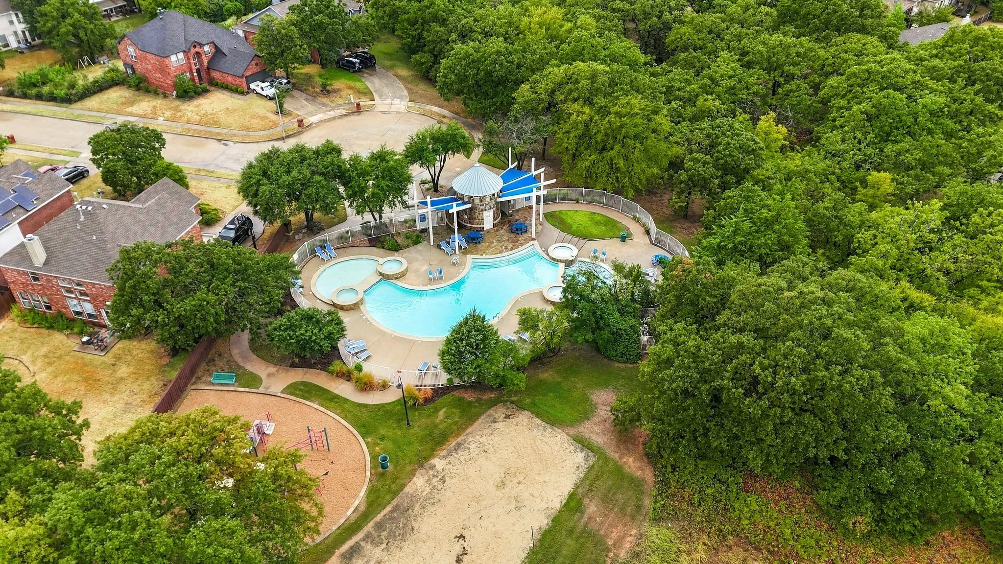 Single Family Residence For Sale in Denton County , 518 Briaroaks Drive, Lake Dallas, Texas 75065, 4 Bedroom, 3 Bathroom, 2 Garage spaces, 2,370 Sqft, built in 2000, mls#21402616, Real Estate Agent in Lake Dallas, Homes For Sale in Denton county, Homes For Sale in Lake Dallas, Realtor in Lake Dallas Texas, Real Estate Brokerage Independent Realty Texas, Luminita Cordes Realtor