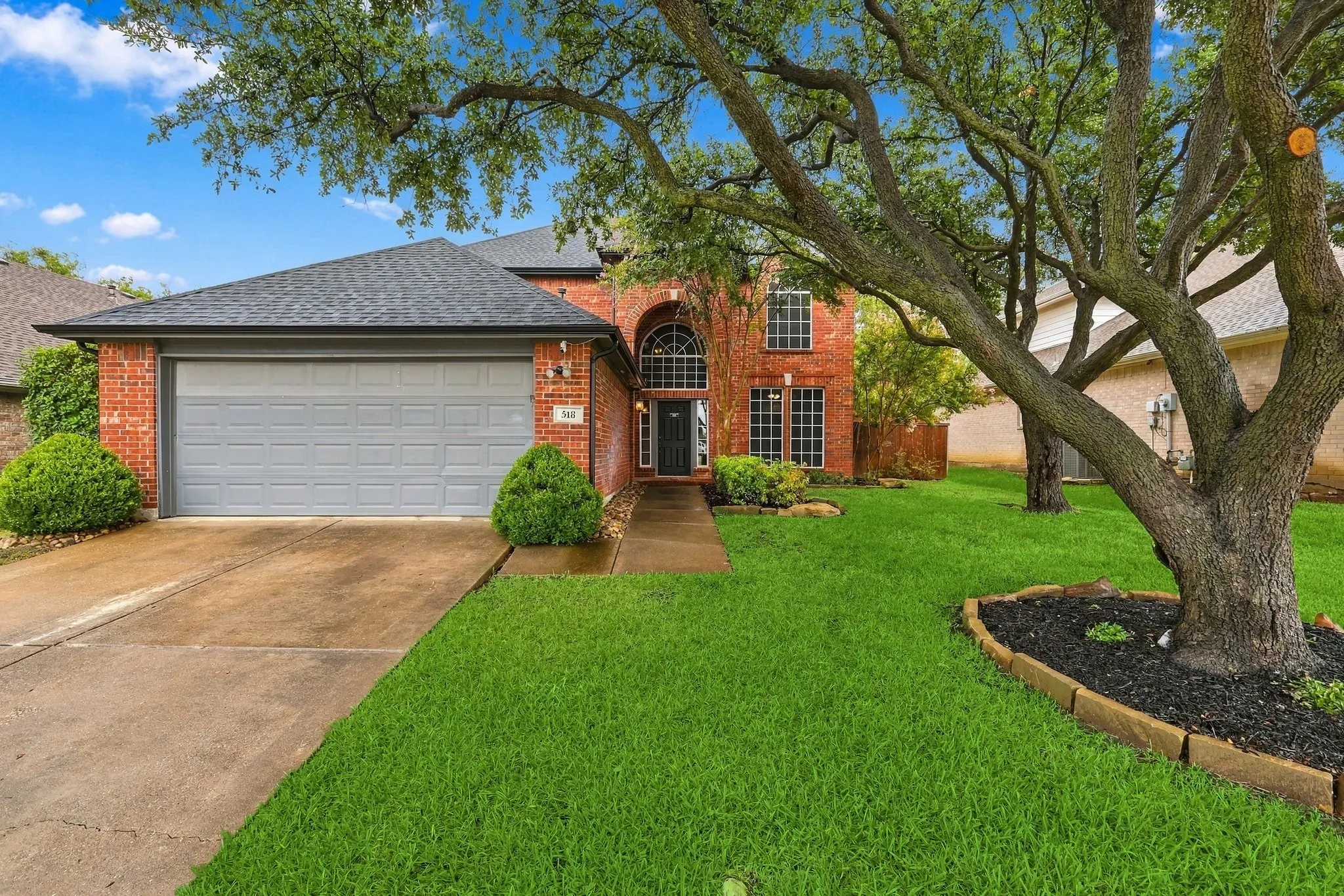 Single Family Residence For Sale in Denton County , 518 Briaroaks Drive, Lake Dallas, Texas 75065, 4 Bedroom, 3 Bathroom, 2 Garage spaces, 2,370 Sqft, built in 2000, mls#21402616, Real Estate Agent in Lake Dallas, Homes For Sale in Denton county, Homes For Sale in Lake Dallas, Realtor in Lake Dallas Texas, Real Estate Brokerage Independent Realty Texas, Luminita Cordes Realtor