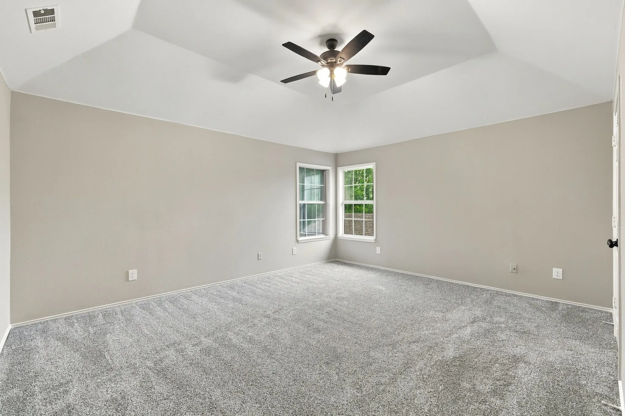 Single Family Residence For Sale in Denton County , 518 Briaroaks Drive, Lake Dallas, Texas 75065, 4 Bedroom, 3 Bathroom, 2 Garage spaces, 2,370 Sqft, built in 2000, mls#21402616, Real Estate Agent in Lake Dallas, Homes For Sale in Denton county, Homes For Sale in Lake Dallas, Realtor in Lake Dallas Texas, Real Estate Brokerage Independent Realty Texas, Luminita Cordes Realtor