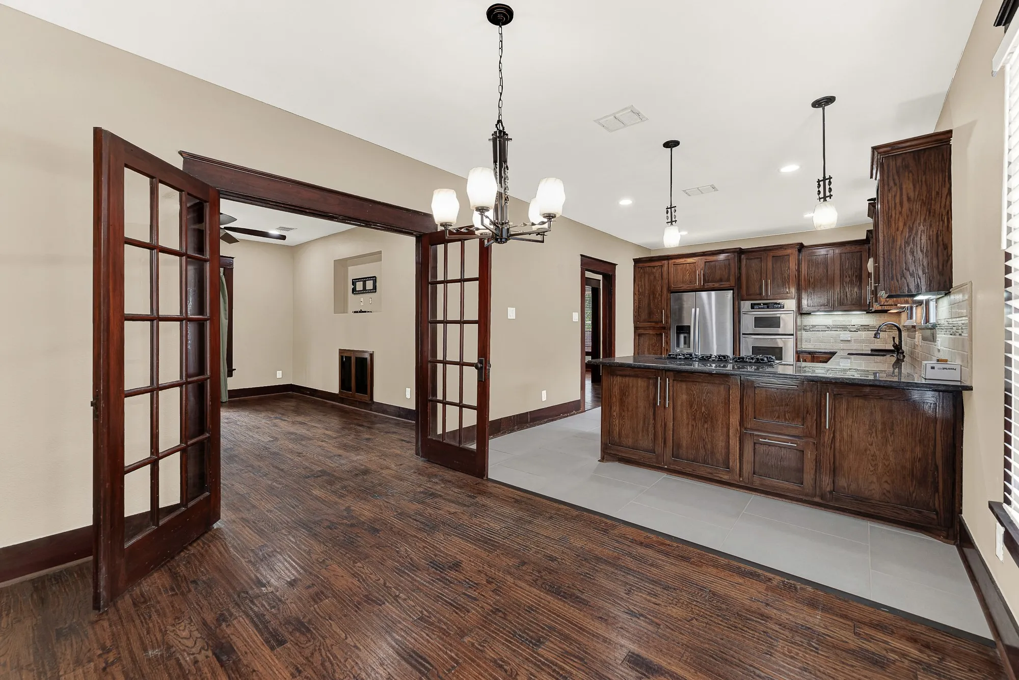 Single Family Residence For Sale in Collin County , 411 S Colorado Street, Celina, Texas 75009, 2 Bedroom, 1 Bathroom, Garage spaces, 1,008 Sqft, built in 1945, mls#21398706, Real Estate Agent in Celina, Homes For Sale in Collin county, Homes For Sale in Celina, Realtor in Celina Texas, Real Estate Brokerage Independent Realty Texas, Luminita Cordes Realtor