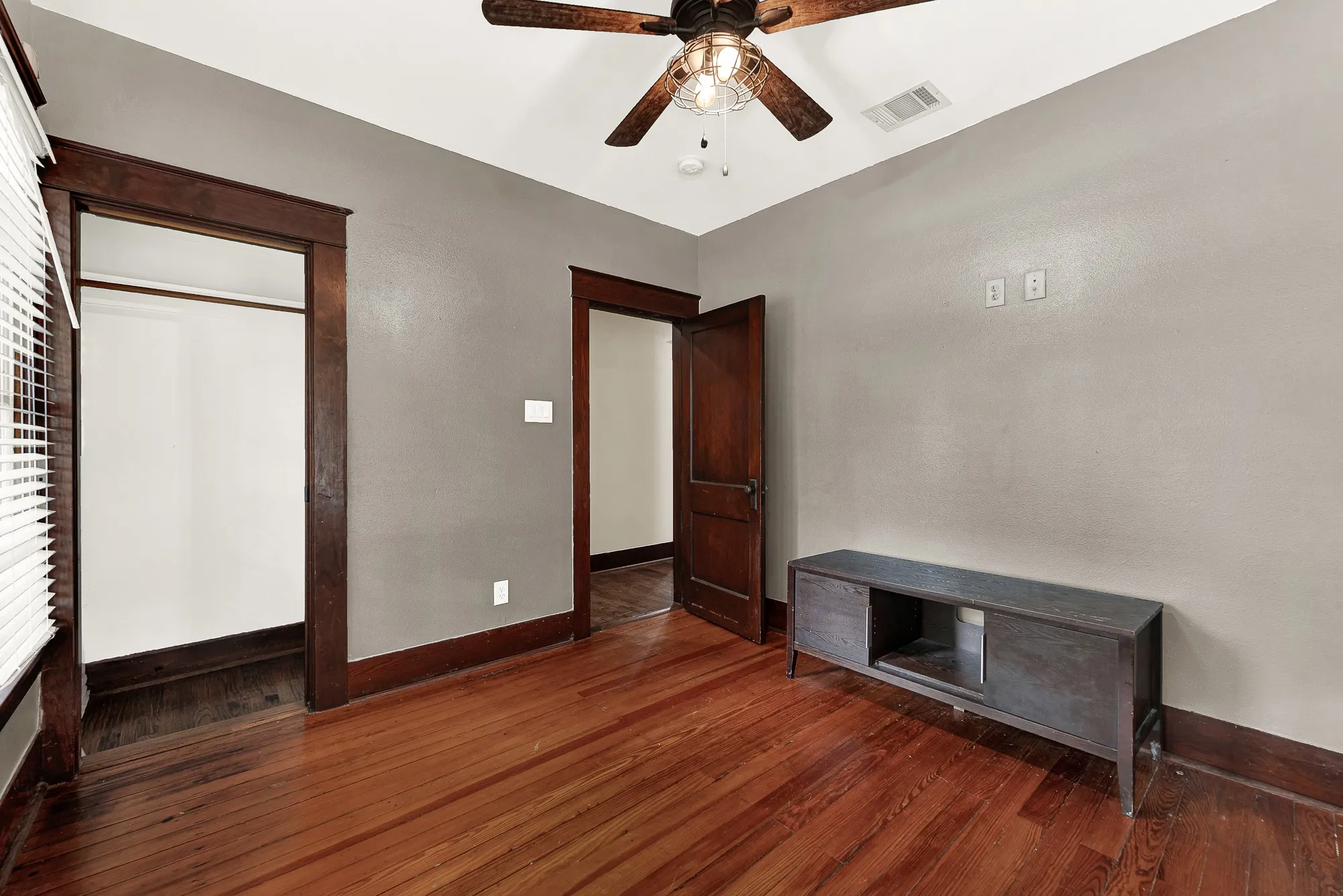 Single Family Residence For Sale in Collin County , 411 S Colorado Street, Celina, Texas 75009, 2 Bedroom, 1 Bathroom, Garage spaces, 1,008 Sqft, built in 1945, mls#21398706, Real Estate Agent in Celina, Homes For Sale in Collin county, Homes For Sale in Celina, Realtor in Celina Texas, Real Estate Brokerage Independent Realty Texas, Luminita Cordes Realtor