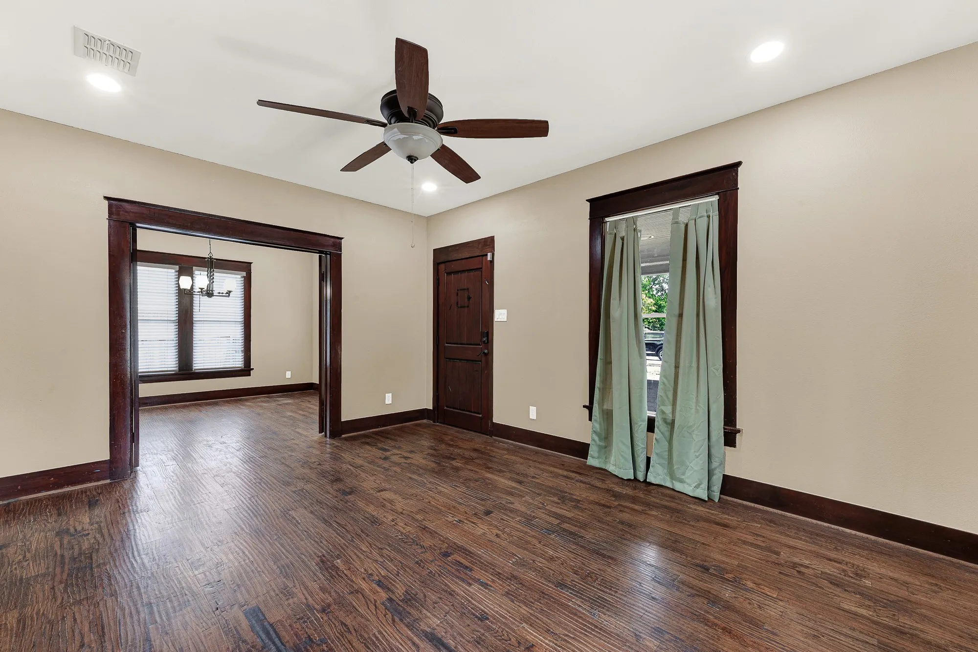 Single Family Residence For Sale in Collin County , 411 S Colorado Street, Celina, Texas 75009, 2 Bedroom, 1 Bathroom, Garage spaces, 1,008 Sqft, built in 1945, mls#21398706, Real Estate Agent in Celina, Homes For Sale in Collin county, Homes For Sale in Celina, Realtor in Celina Texas, Real Estate Brokerage Independent Realty Texas, Luminita Cordes Realtor