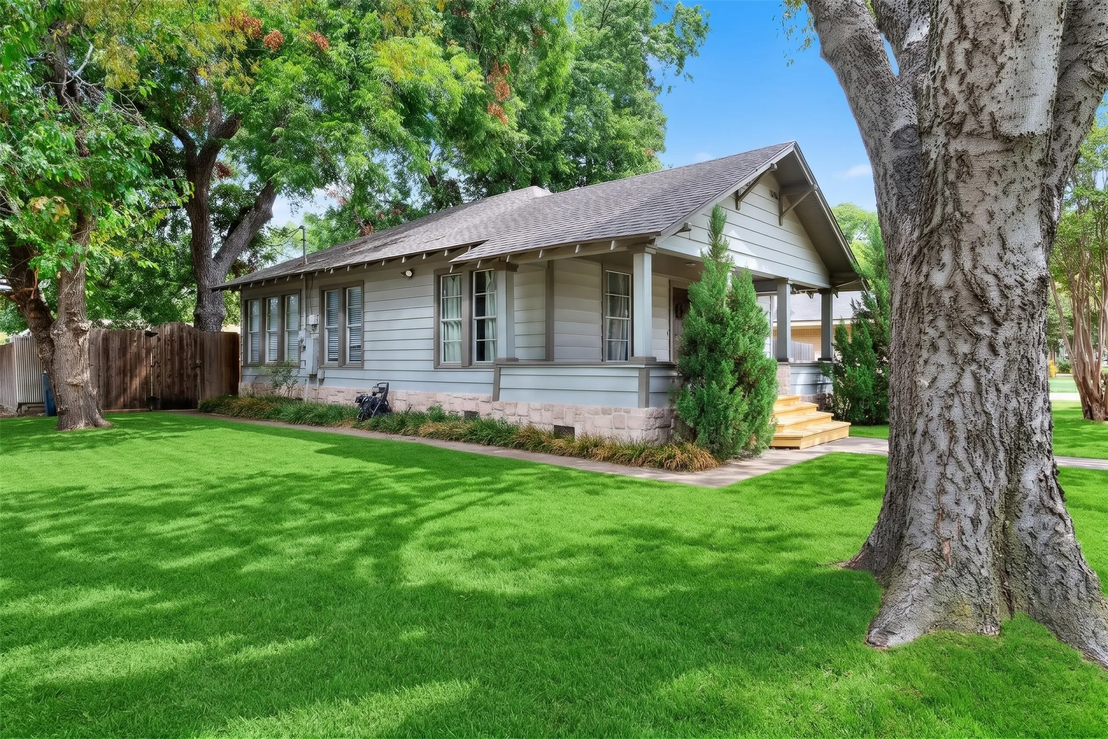 Single Family Residence For Sale in Collin County , 411 S Colorado Street, Celina, Texas 75009, 2 Bedroom, 1 Bathroom, Garage spaces, 1,008 Sqft, built in 1945, mls#21398706, Real Estate Agent in Celina, Homes For Sale in Collin county, Homes For Sale in Celina, Realtor in Celina Texas, Real Estate Brokerage Independent Realty Texas, Luminita Cordes Realtor