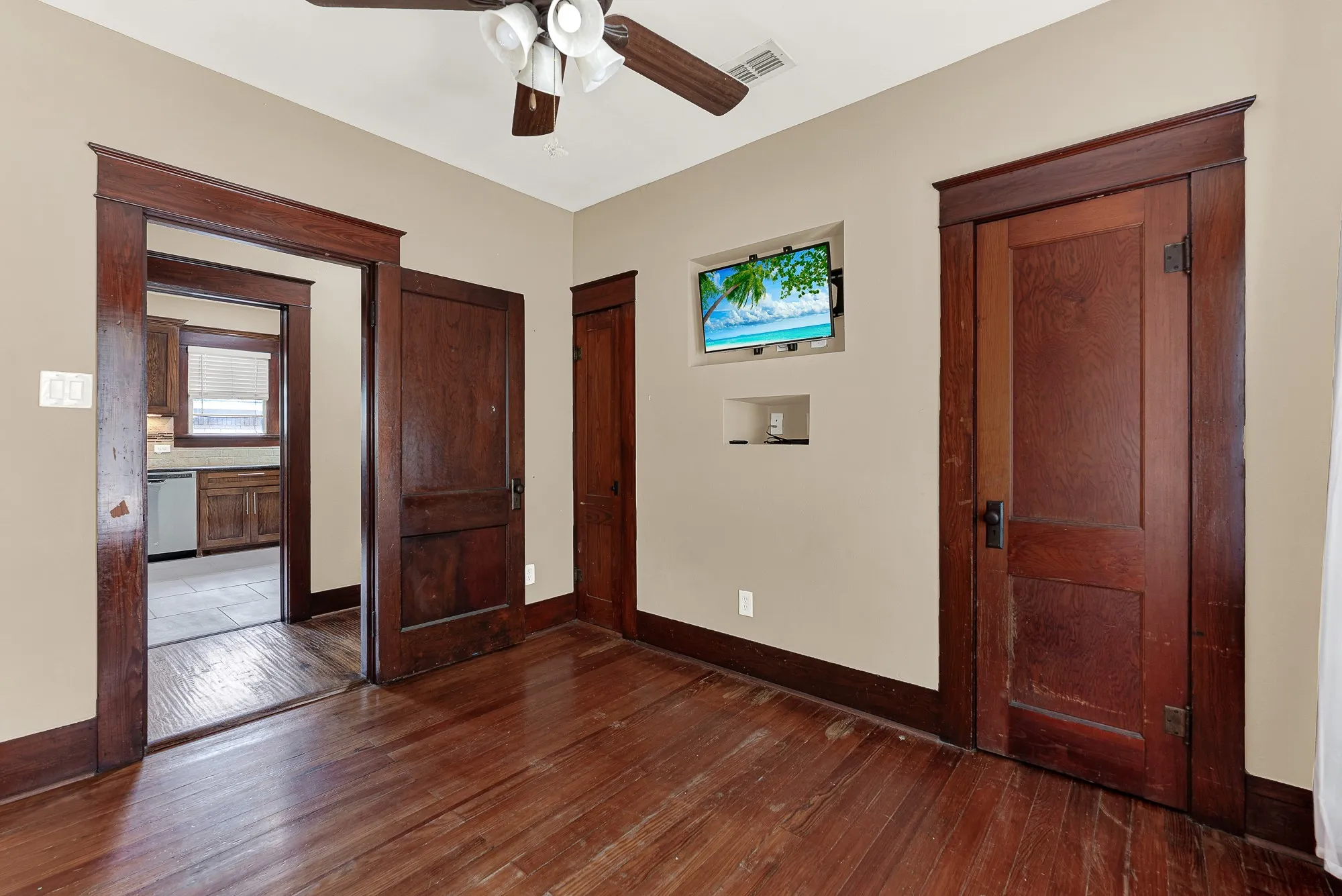 Single Family Residence For Sale in Collin County , 411 S Colorado Street, Celina, Texas 75009, 2 Bedroom, 1 Bathroom, Garage spaces, 1,008 Sqft, built in 1945, mls#21398706, Real Estate Agent in Celina, Homes For Sale in Collin county, Homes For Sale in Celina, Realtor in Celina Texas, Real Estate Brokerage Independent Realty Texas, Luminita Cordes Realtor