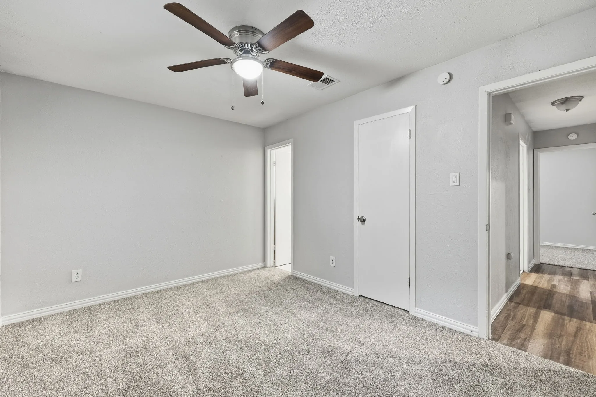 Single Family Residence For Sale in Dallas County , 1312 Greenway Drive, Mesquite, Texas 75149, 3 Bedroom, 3 Bathroom, 2 Garage spaces, 1,258 Sqft, built in 1961, mls#21399739, Real Estate Agent in Mesquite, Homes For Sale in Dallas county, Homes For Sale in Mesquite, Realtor in Mesquite Texas, Real Estate Brokerage Independent Realty Texas, Luminita Cordes Realtor
