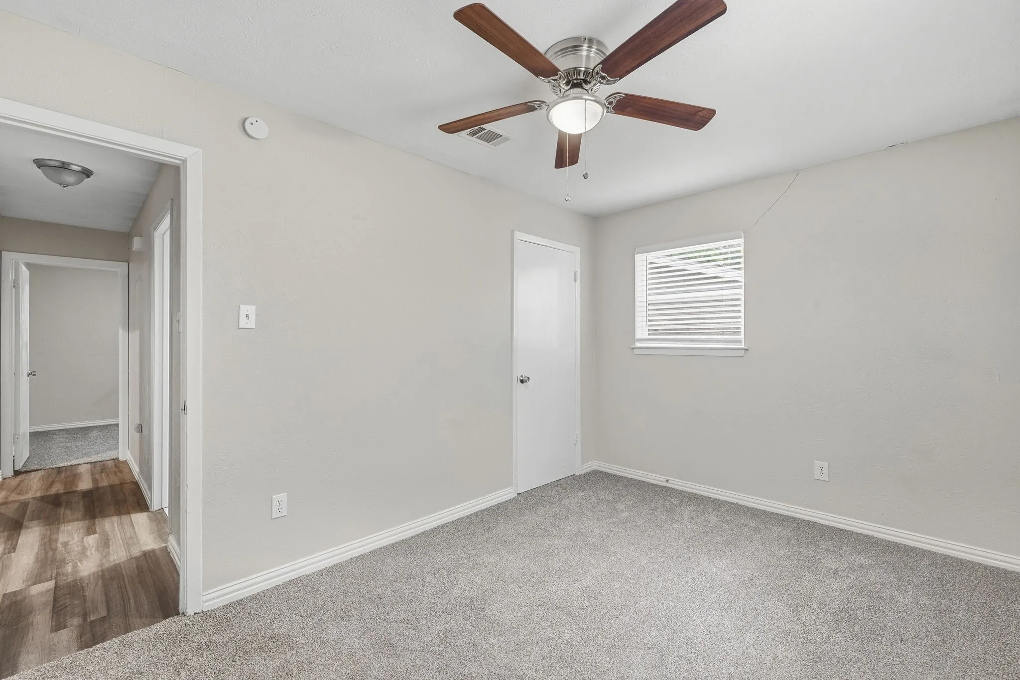 Single Family Residence For Sale in Dallas County , 1312 Greenway Drive, Mesquite, Texas 75149, 3 Bedroom, 3 Bathroom, 2 Garage spaces, 1,258 Sqft, built in 1961, mls#21399739, Real Estate Agent in Mesquite, Homes For Sale in Dallas county, Homes For Sale in Mesquite, Realtor in Mesquite Texas, Real Estate Brokerage Independent Realty Texas, Luminita Cordes Realtor