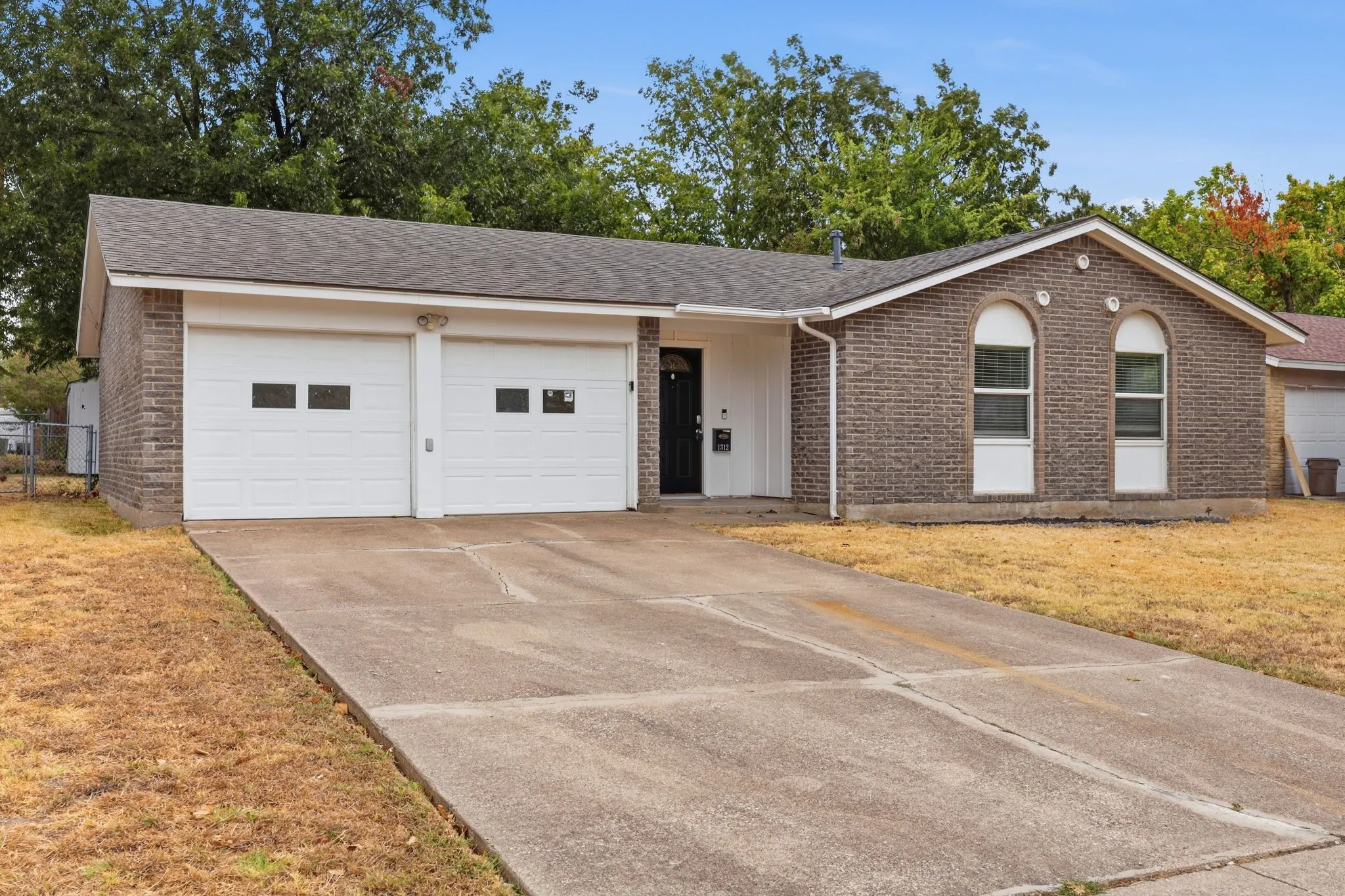 Single Family Residence For Sale in Dallas County , 1312 Greenway Drive, Mesquite, Texas 75149, 3 Bedroom, 3 Bathroom, 2 Garage spaces, 1,258 Sqft, built in 1961, mls#21399739, Real Estate Agent in Mesquite, Homes For Sale in Dallas county, Homes For Sale in Mesquite, Realtor in Mesquite Texas, Real Estate Brokerage Independent Realty Texas, Luminita Cordes Realtor