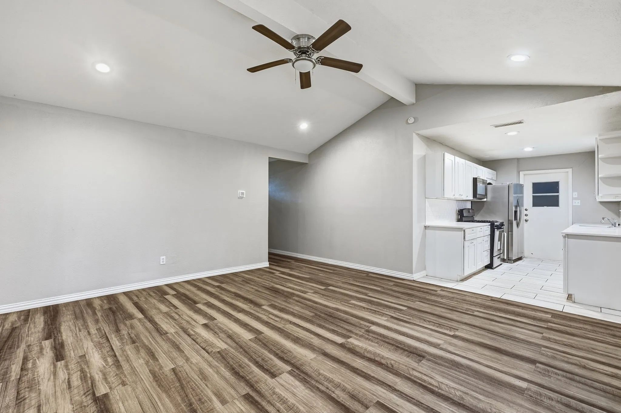 Single Family Residence For Sale in Dallas County , 1312 Greenway Drive, Mesquite, Texas 75149, 3 Bedroom, 3 Bathroom, 2 Garage spaces, 1,258 Sqft, built in 1961, mls#21399739, Real Estate Agent in Mesquite, Homes For Sale in Dallas county, Homes For Sale in Mesquite, Realtor in Mesquite Texas, Real Estate Brokerage Independent Realty Texas, Luminita Cordes Realtor
