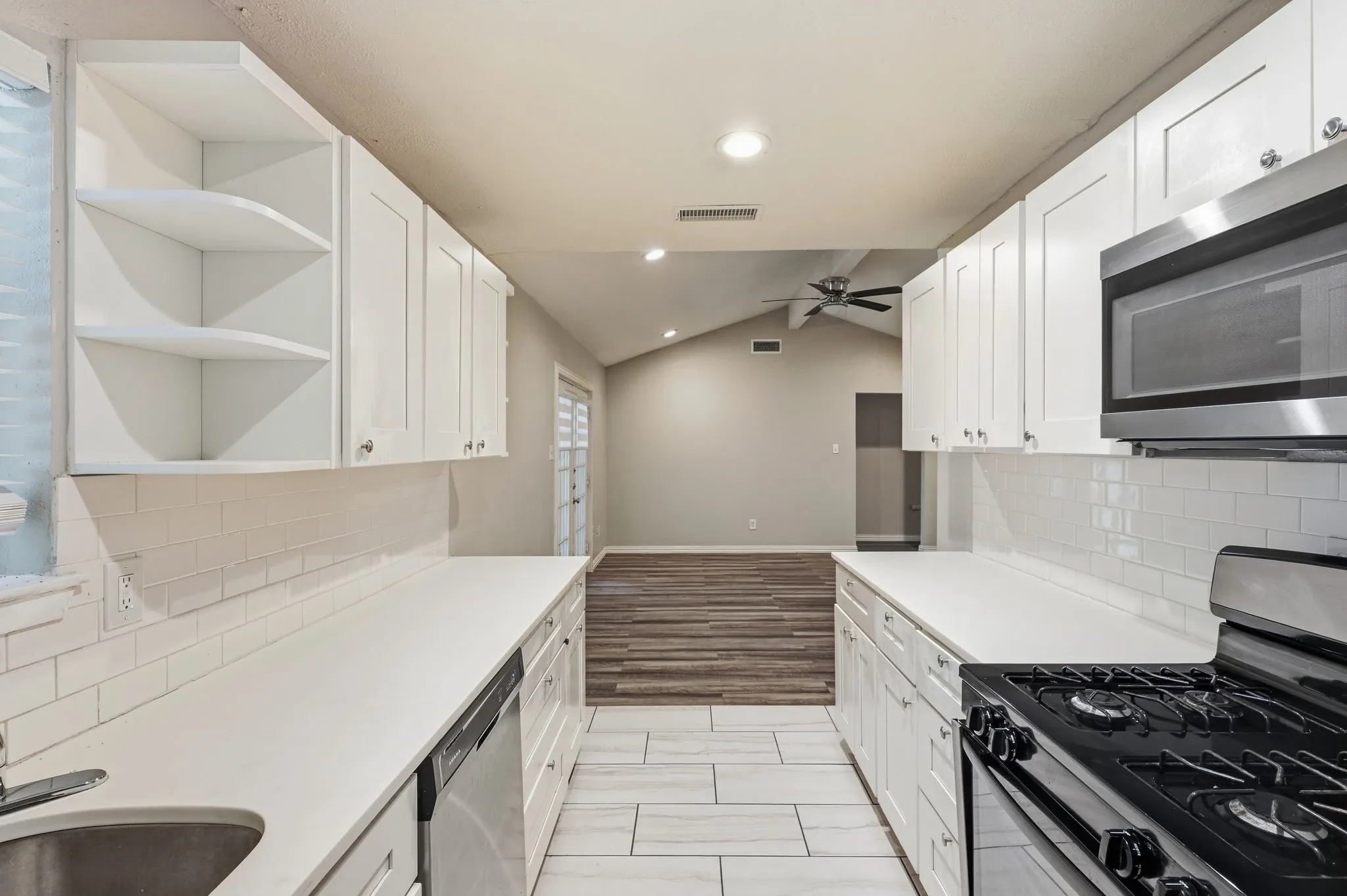 Single Family Residence For Sale in Dallas County , 1312 Greenway Drive, Mesquite, Texas 75149, 3 Bedroom, 3 Bathroom, 2 Garage spaces, 1,258 Sqft, built in 1961, mls#21399739, Real Estate Agent in Mesquite, Homes For Sale in Dallas county, Homes For Sale in Mesquite, Realtor in Mesquite Texas, Real Estate Brokerage Independent Realty Texas, Luminita Cordes Realtor