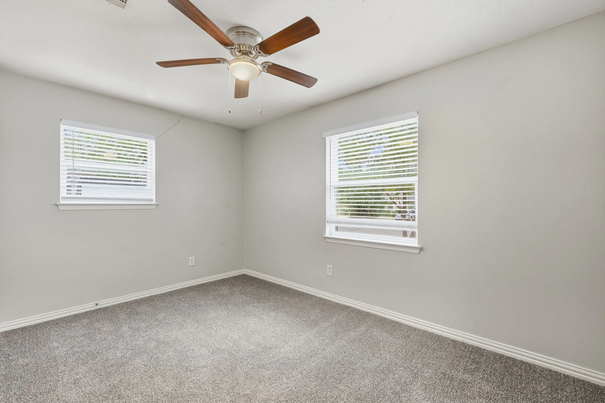 Single Family Residence For Sale in Dallas County , 1312 Greenway Drive, Mesquite, Texas 75149, 3 Bedroom, 3 Bathroom, 2 Garage spaces, 1,258 Sqft, built in 1961, mls#21399739, Real Estate Agent in Mesquite, Homes For Sale in Dallas county, Homes For Sale in Mesquite, Realtor in Mesquite Texas, Real Estate Brokerage Independent Realty Texas, Luminita Cordes Realtor