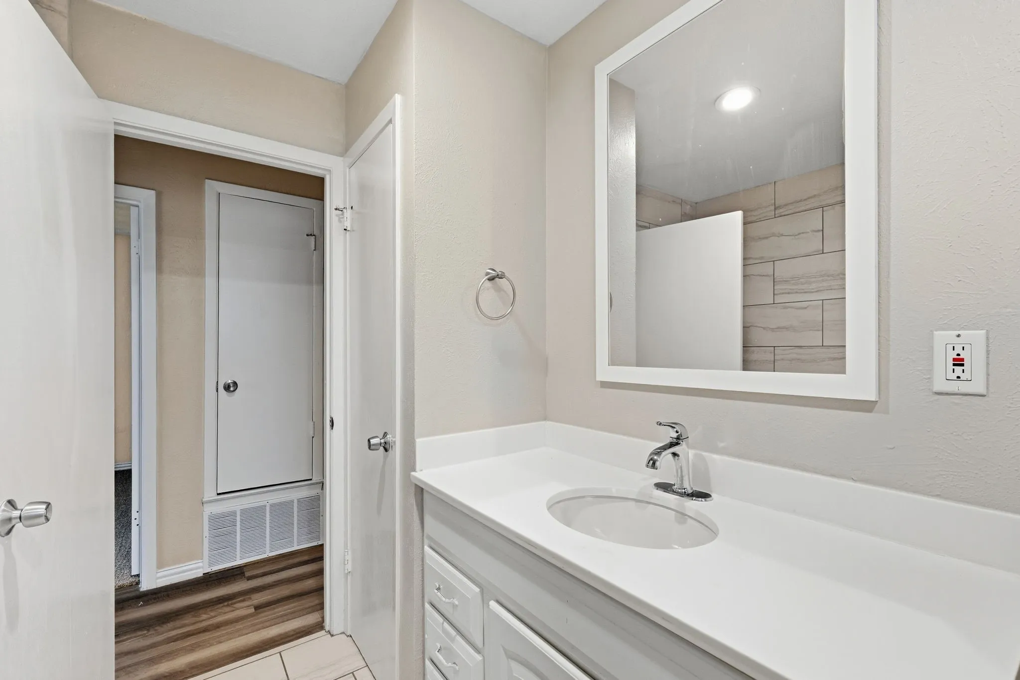 Single Family Residence For Sale in Dallas County , 1312 Greenway Drive, Mesquite, Texas 75149, 3 Bedroom, 3 Bathroom, 2 Garage spaces, 1,258 Sqft, built in 1961, mls#21399739, Real Estate Agent in Mesquite, Homes For Sale in Dallas county, Homes For Sale in Mesquite, Realtor in Mesquite Texas, Real Estate Brokerage Independent Realty Texas, Luminita Cordes Realtor