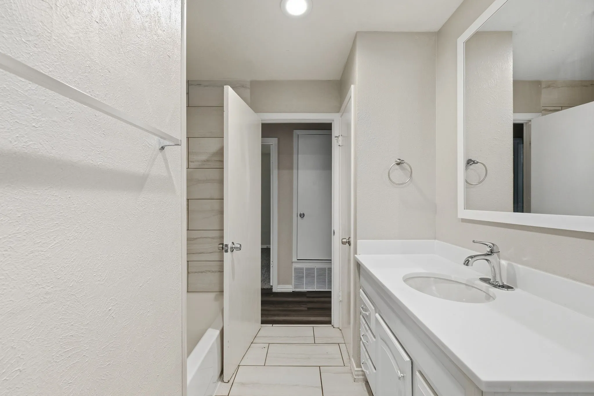 Single Family Residence For Sale in Dallas County , 1312 Greenway Drive, Mesquite, Texas 75149, 3 Bedroom, 3 Bathroom, 2 Garage spaces, 1,258 Sqft, built in 1961, mls#21399739, Real Estate Agent in Mesquite, Homes For Sale in Dallas county, Homes For Sale in Mesquite, Realtor in Mesquite Texas, Real Estate Brokerage Independent Realty Texas, Luminita Cordes Realtor