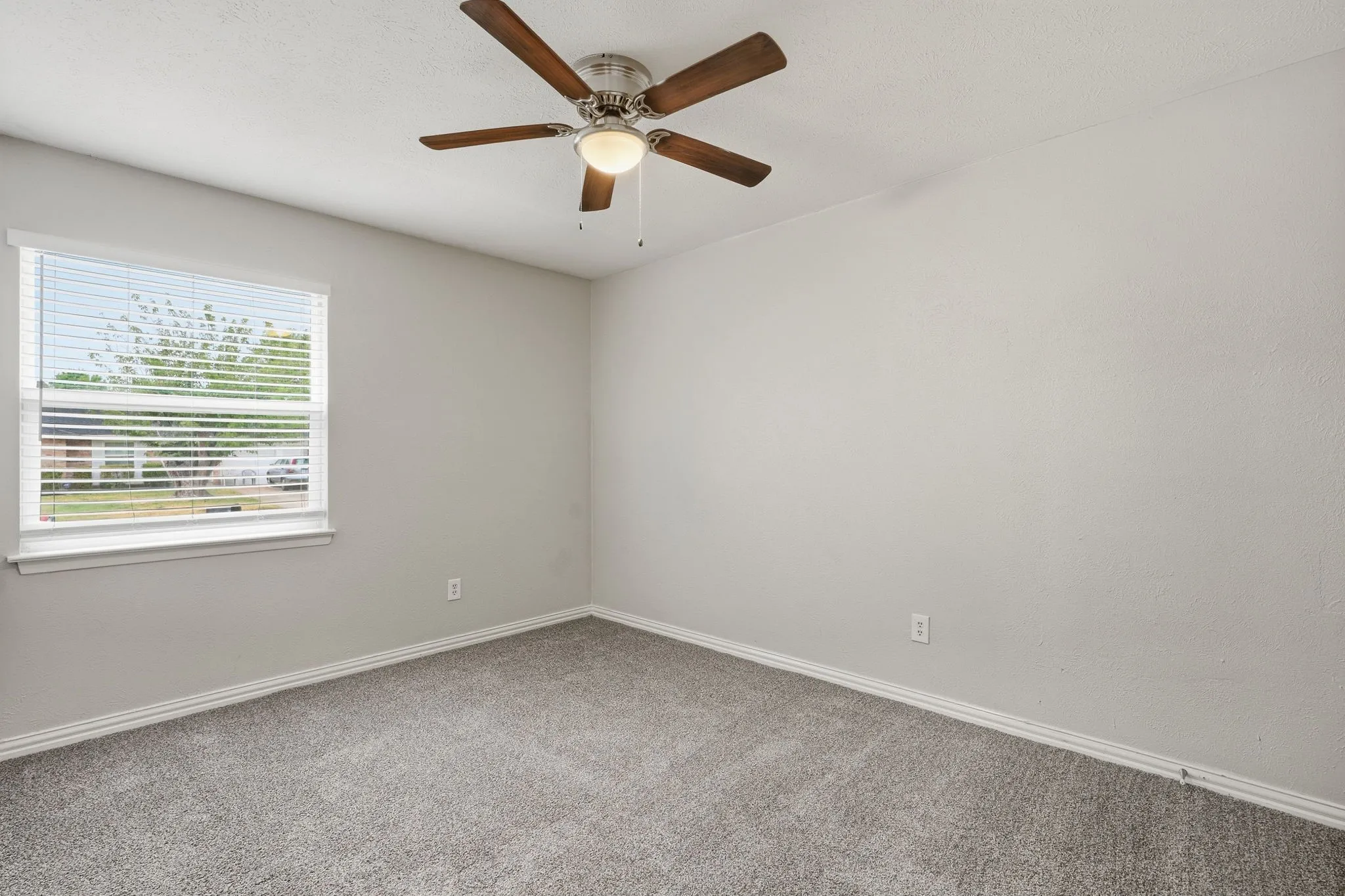 Single Family Residence For Sale in Dallas County , 1312 Greenway Drive, Mesquite, Texas 75149, 3 Bedroom, 3 Bathroom, 2 Garage spaces, 1,258 Sqft, built in 1961, mls#21399739, Real Estate Agent in Mesquite, Homes For Sale in Dallas county, Homes For Sale in Mesquite, Realtor in Mesquite Texas, Real Estate Brokerage Independent Realty Texas, Luminita Cordes Realtor