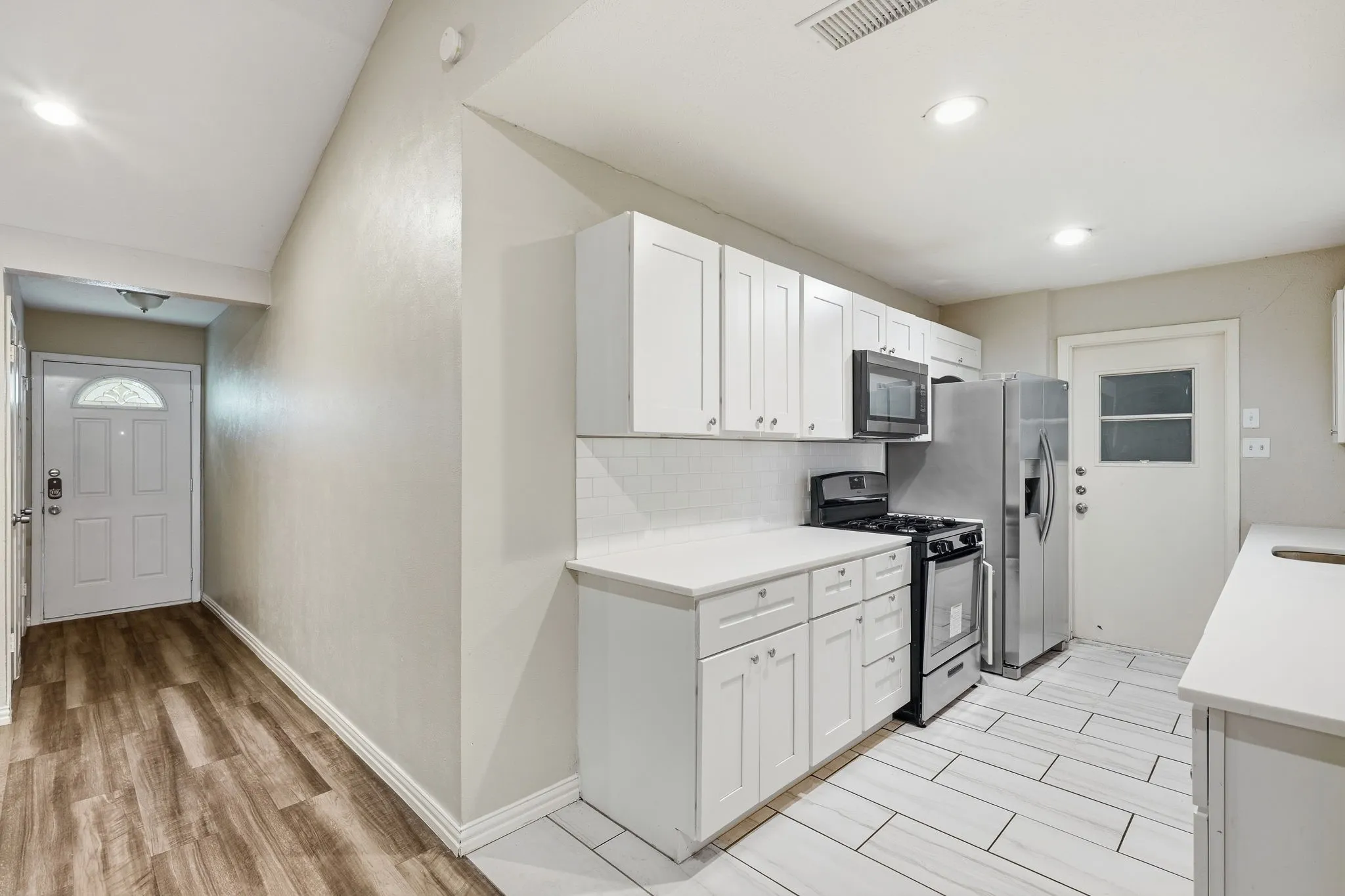 Single Family Residence For Sale in Dallas County , 1312 Greenway Drive, Mesquite, Texas 75149, 3 Bedroom, 3 Bathroom, 2 Garage spaces, 1,258 Sqft, built in 1961, mls#21399739, Real Estate Agent in Mesquite, Homes For Sale in Dallas county, Homes For Sale in Mesquite, Realtor in Mesquite Texas, Real Estate Brokerage Independent Realty Texas, Luminita Cordes Realtor