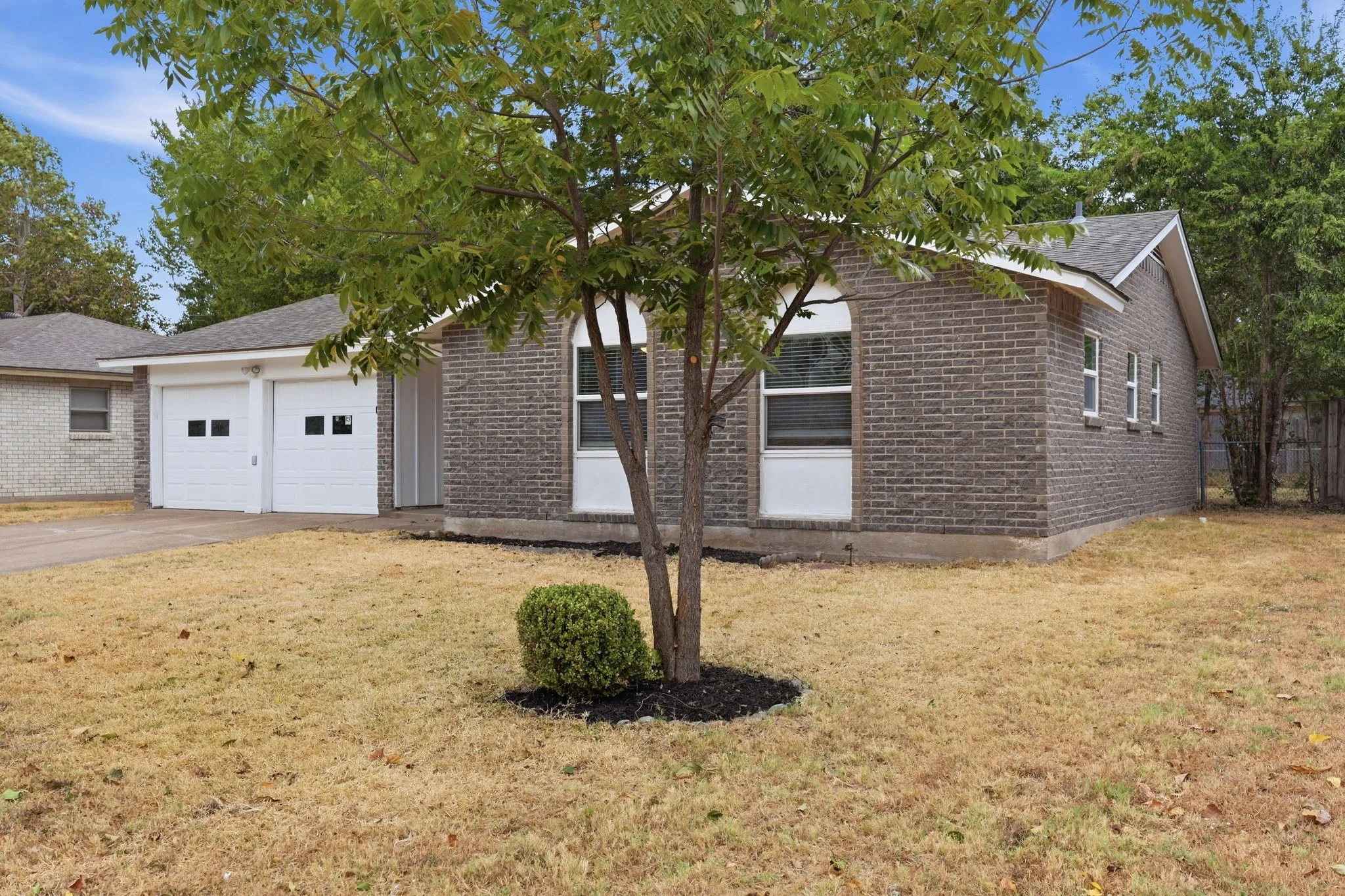 Single Family Residence For Sale in Dallas County , 1312 Greenway Drive, Mesquite, Texas 75149, 3 Bedroom, 3 Bathroom, 2 Garage spaces, 1,258 Sqft, built in 1961, mls#21399739, Real Estate Agent in Mesquite, Homes For Sale in Dallas county, Homes For Sale in Mesquite, Realtor in Mesquite Texas, Real Estate Brokerage Independent Realty Texas, Luminita Cordes Realtor